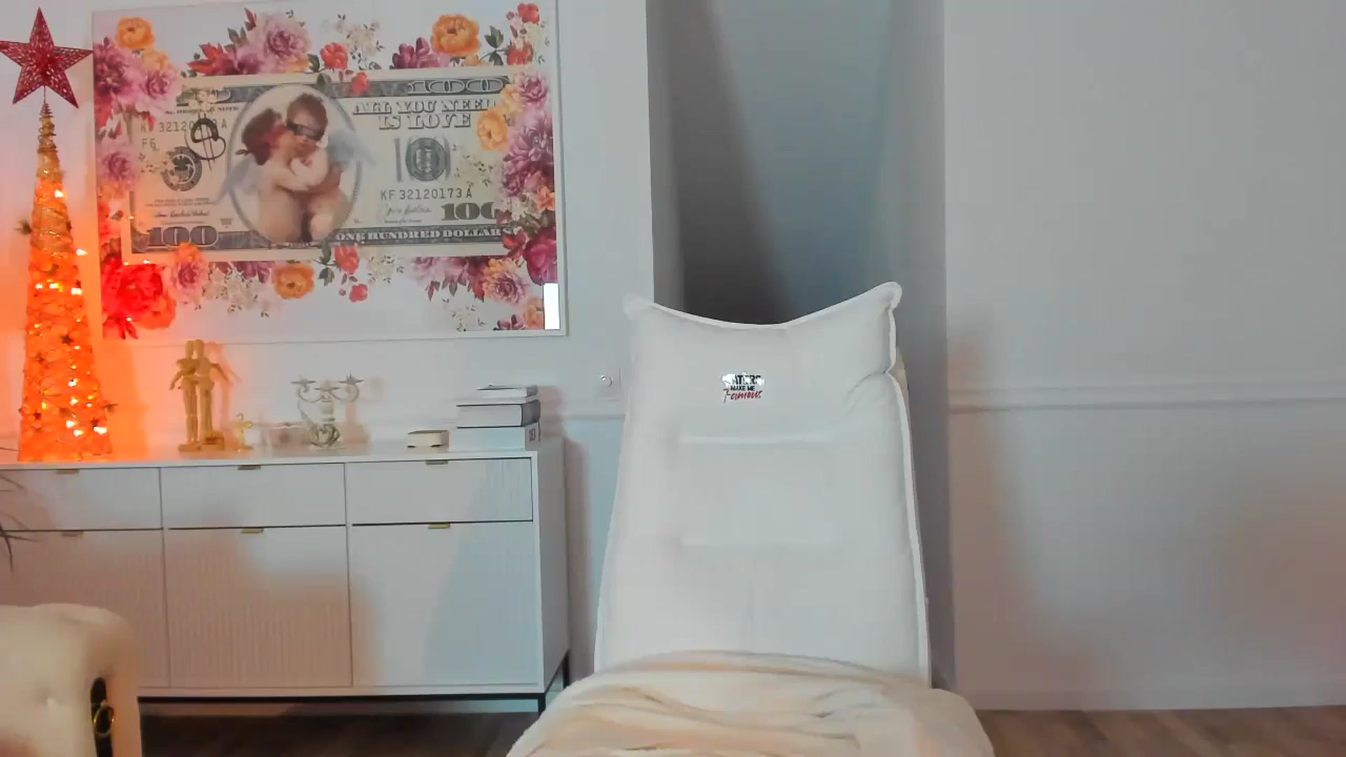 Gallery image thumbnail from AlyssiaKENT1's myfreecams stream on, 11/22/2023, 15:02 image 17 of 20