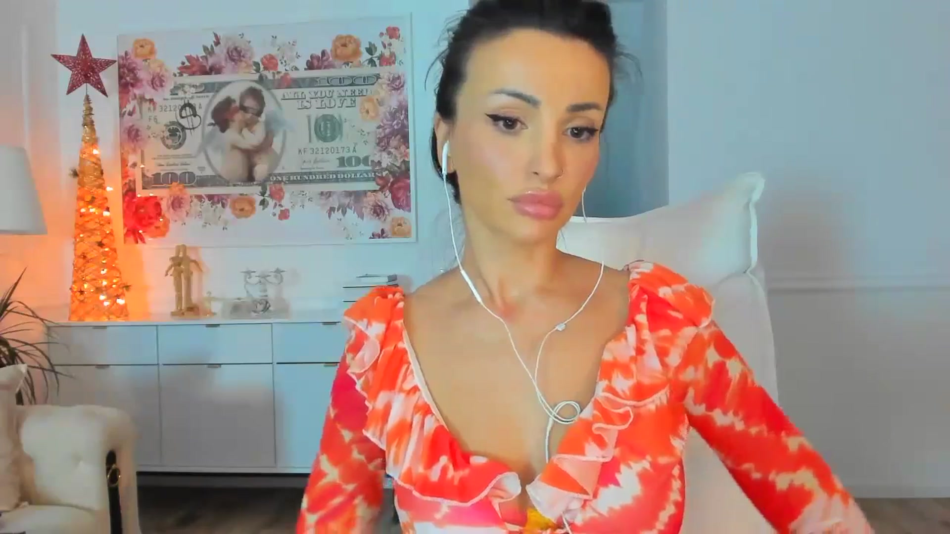 Gallery image thumbnail from AlyssiaKENT1's myfreecams stream on, 11/23/2023, 15:09 image 17 of 20