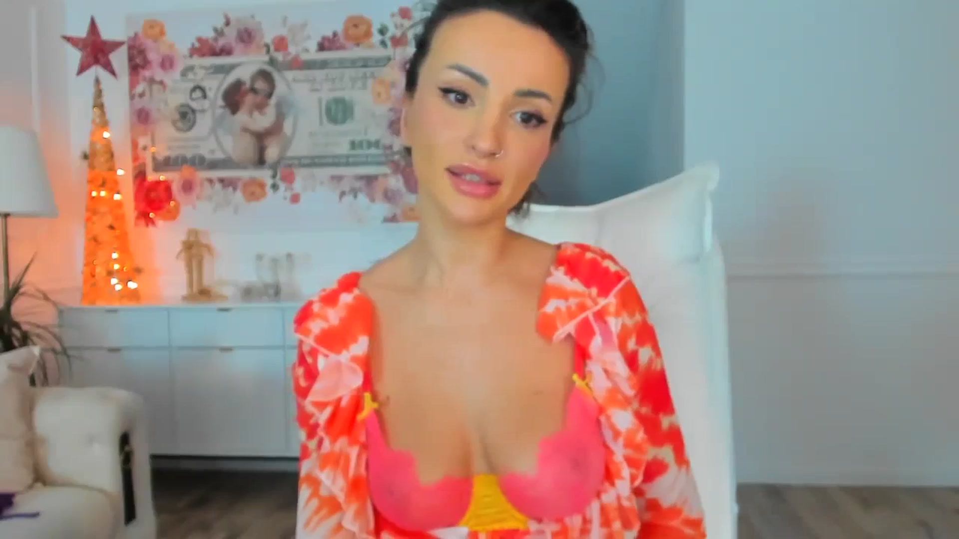 Gallery image thumbnail from AlyssiaKENT1's myfreecams stream on, 11/23/2023, 15:09 image 8 of 20