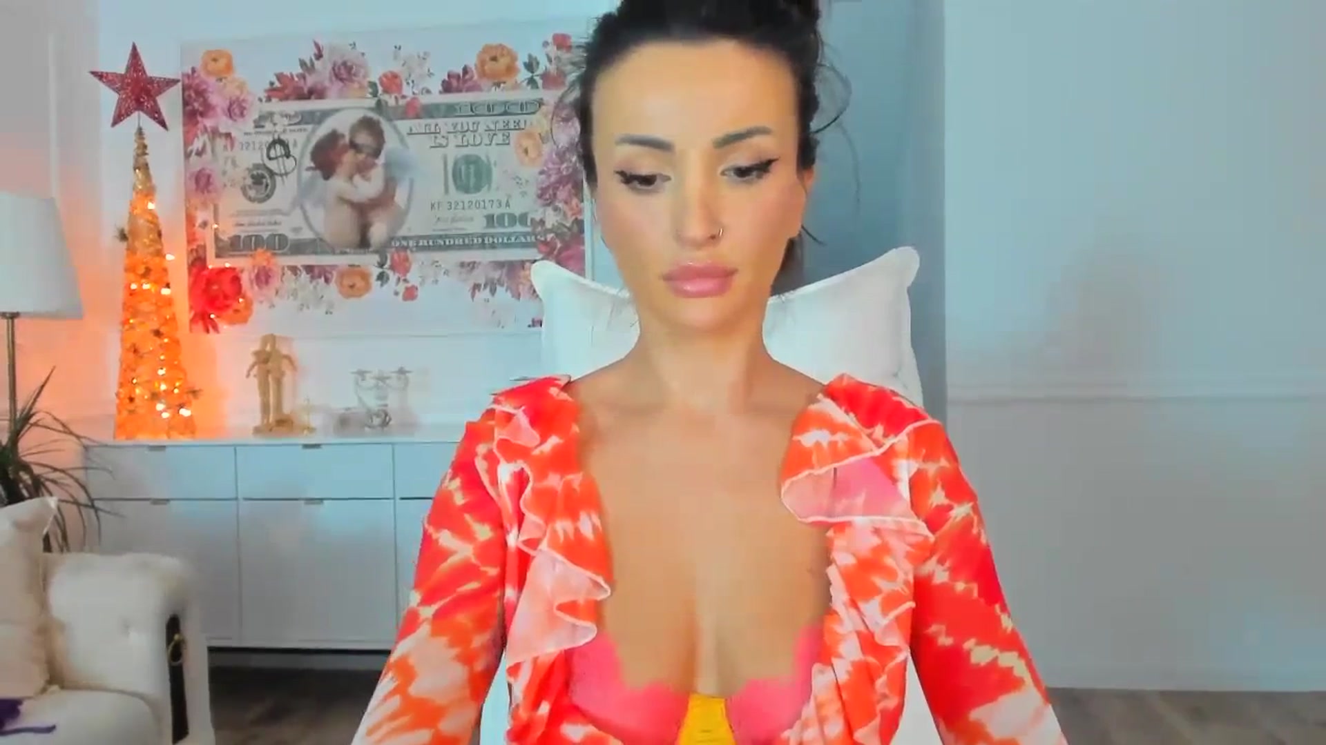 Gallery image thumbnail from AlyssiaKENT1's myfreecams stream on, 11/23/2023, 15:09 image 10 of 20