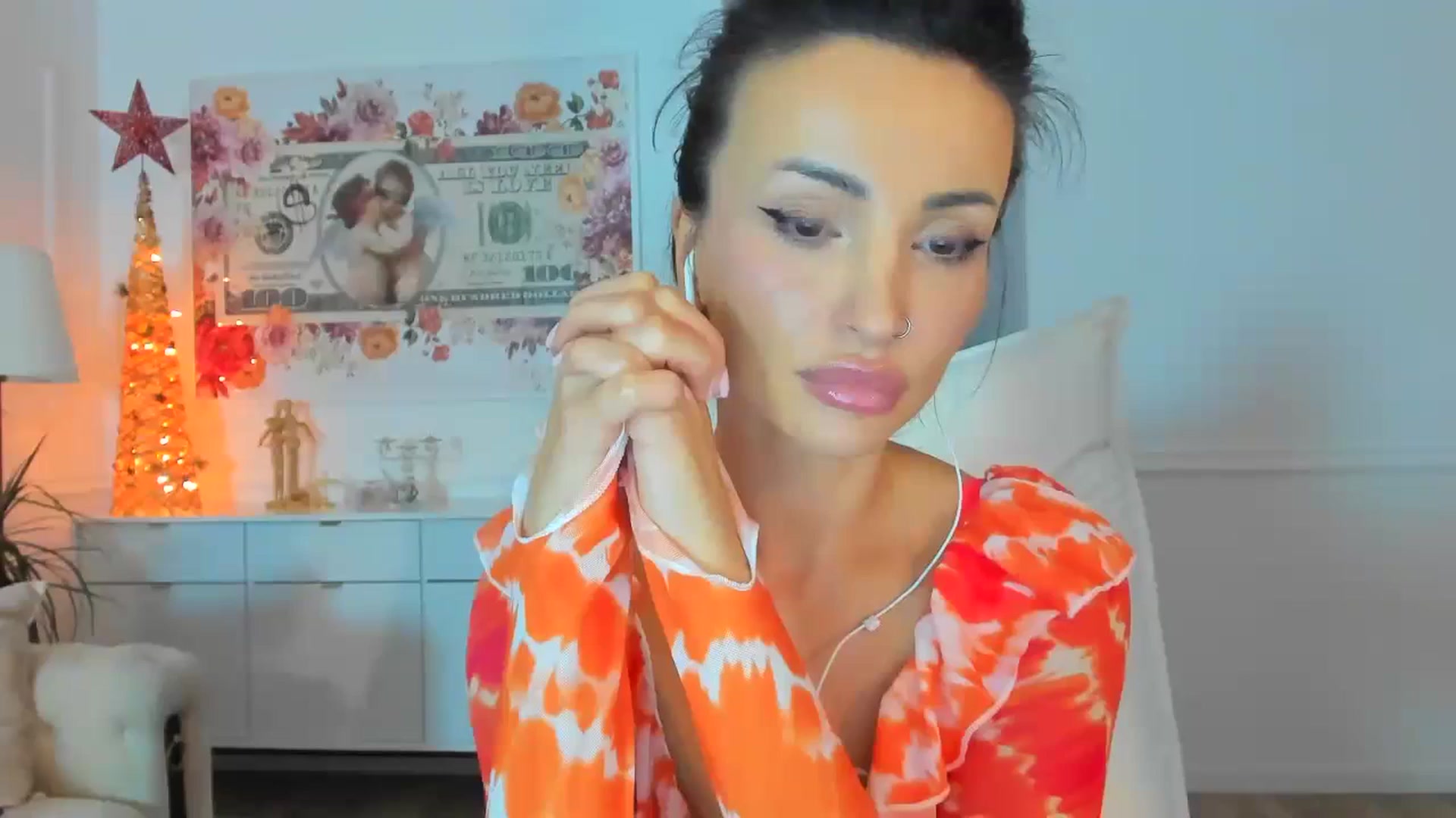 Gallery image thumbnail from AlyssiaKENT1's myfreecams stream on, 11/23/2023, 15:09 image 19 of 20