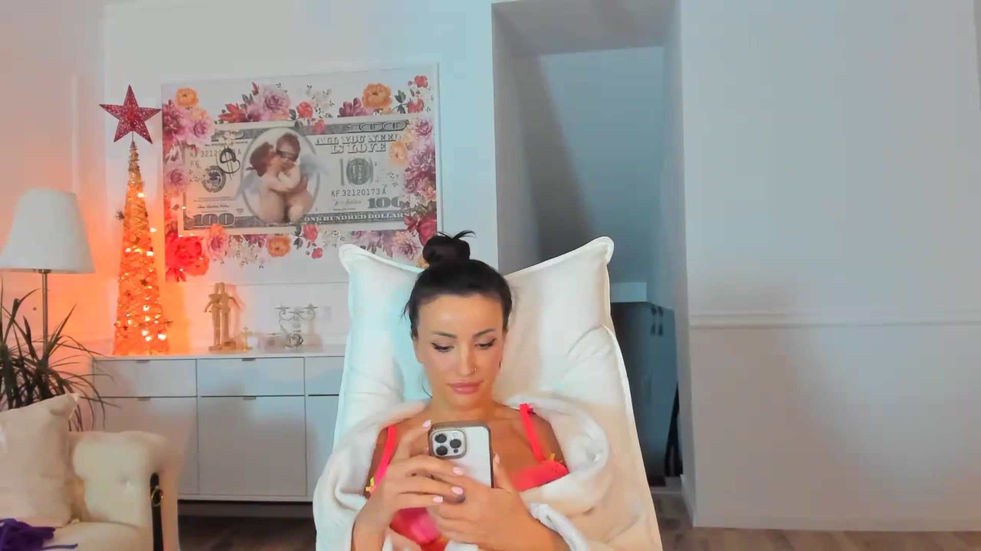 Gallery image thumbnail from AlyssiaKENT1's myfreecams stream on, 11/23/2023, 16:27 image 20 of 20