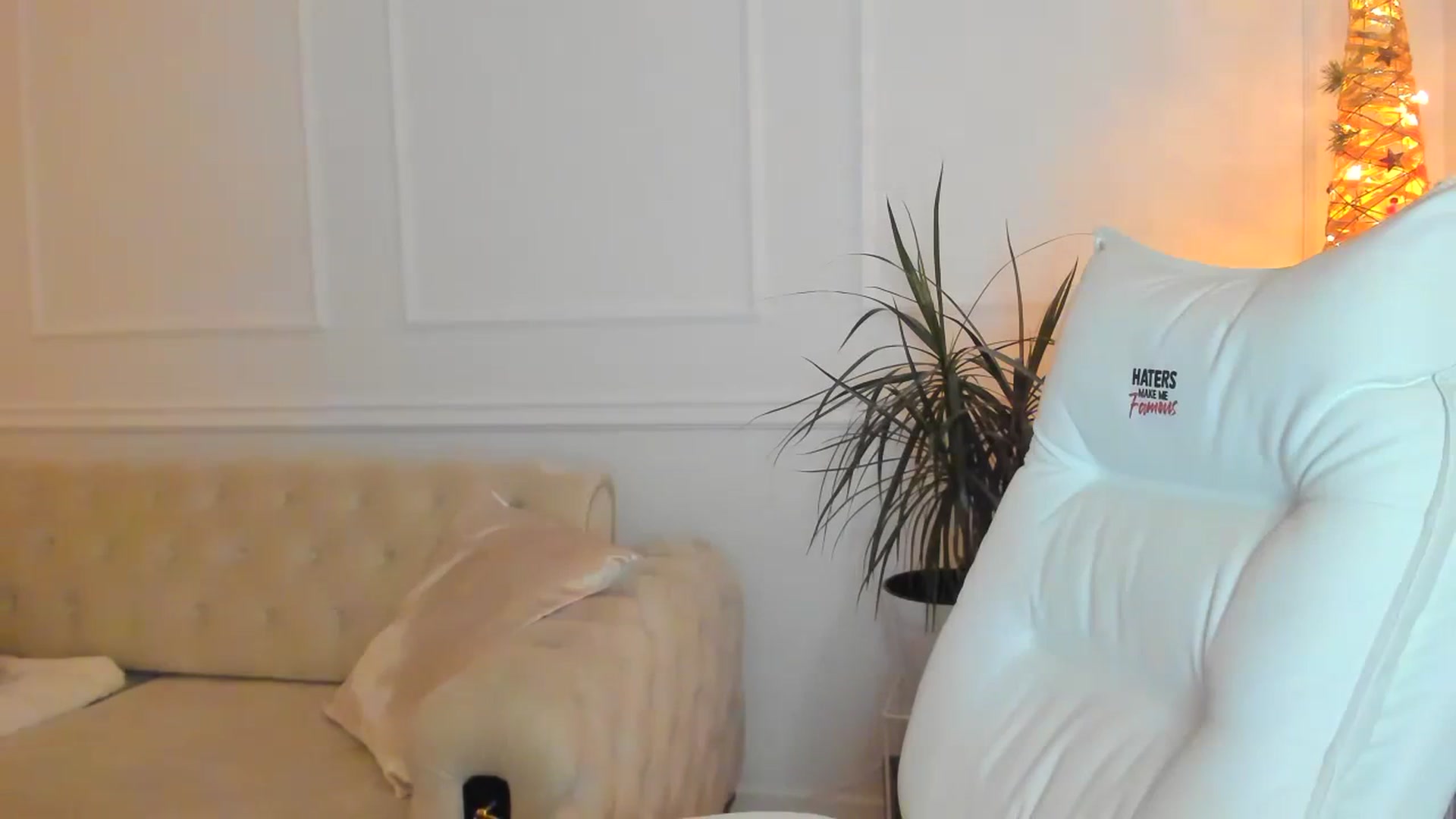 Gallery image thumbnail from AlyssiaKENT1's myfreecams stream on, 11/25/2023, 15:57 image 11 of 20