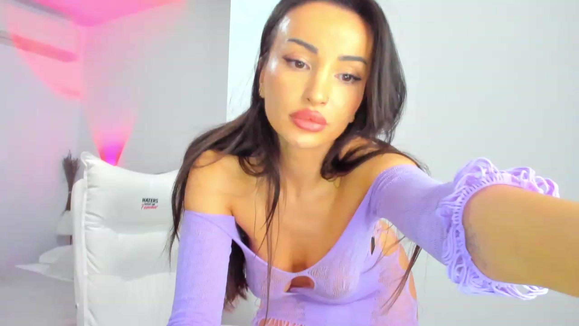 Gallery image thumbnail from AlyssiaKENT1's myfreecams stream on, 12/10/2023, 09:32 image 17 of 20