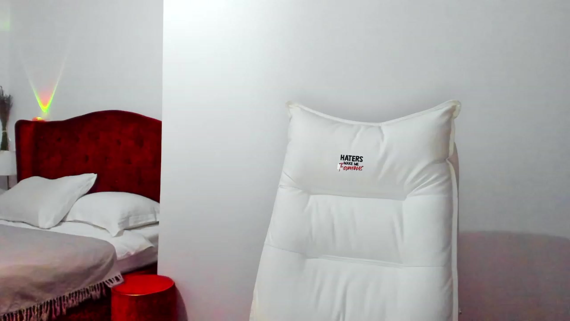 Gallery image thumbnail from AlyssiaKENT1's myfreecams stream on, 12/11/2023, 06:44 image 2 of 20