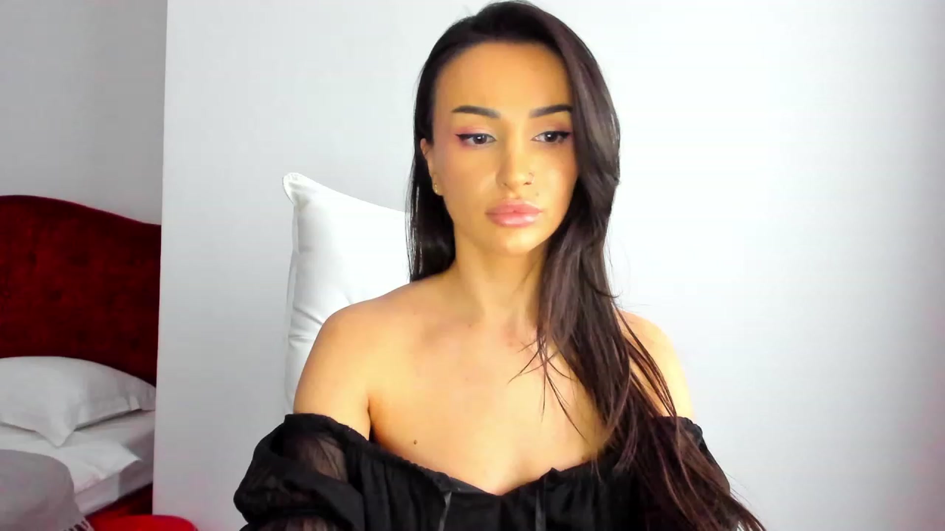 Gallery image thumbnail from AlyssiaKENT1's myfreecams stream on, 12/11/2023, 07:43 image 7 of 20