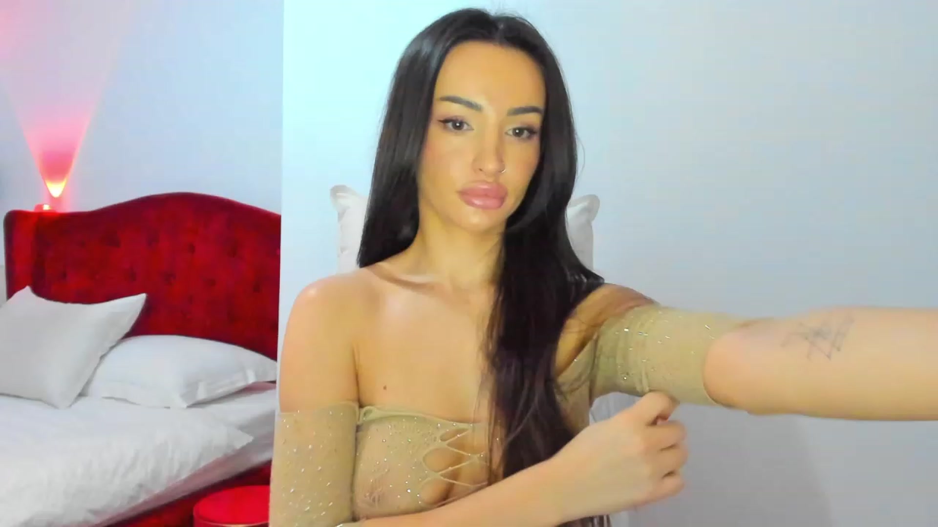 Gallery image thumbnail from AlyssiaKENT1's myfreecams stream on, 12/12/2023, 05:30 image 17 of 20