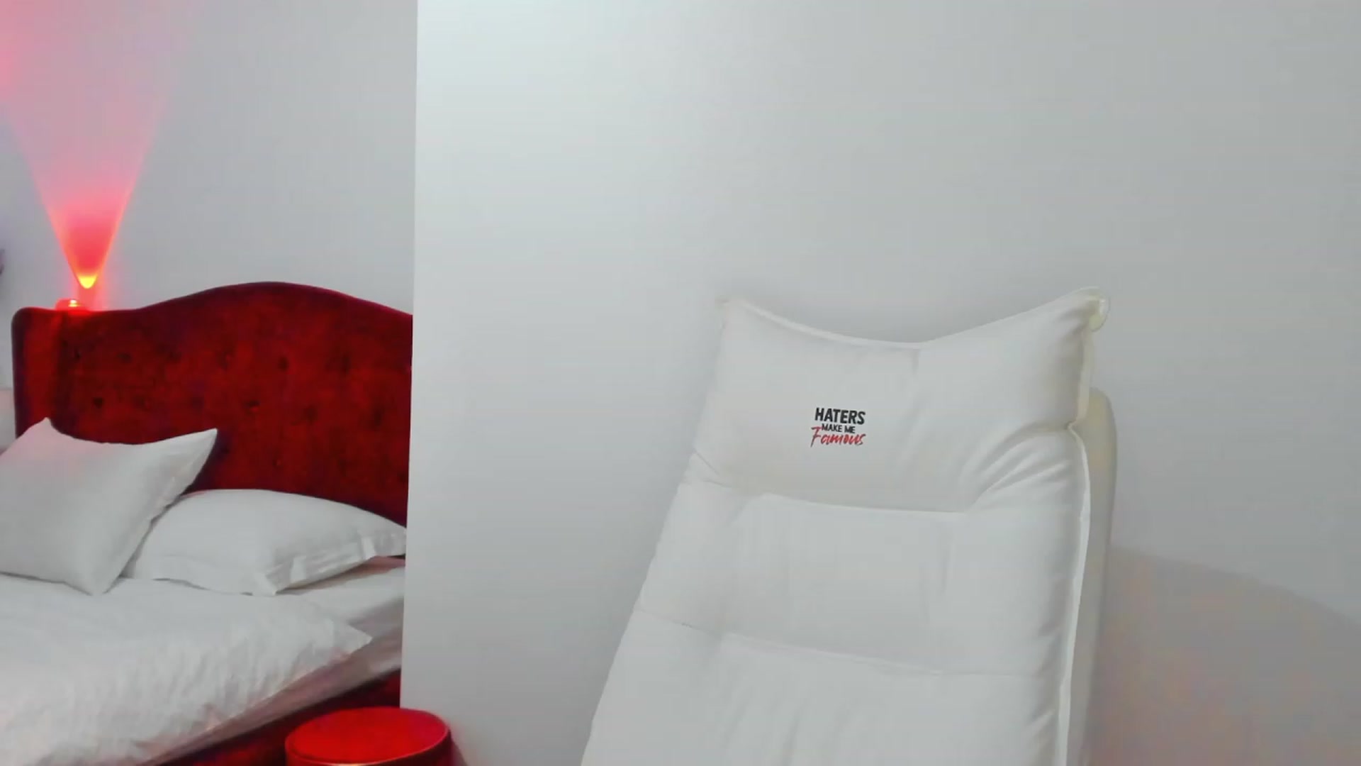 Gallery image thumbnail from AlyssiaKENT1's myfreecams stream on, 12/12/2023, 05:30 image 20 of 20
