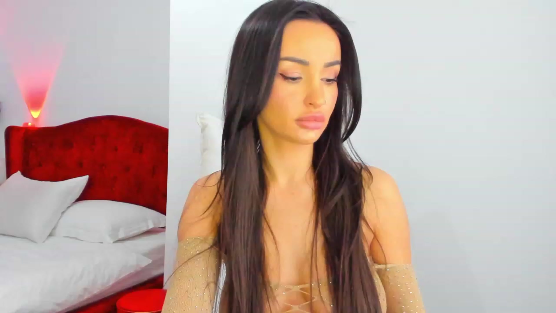 Gallery image thumbnail from AlyssiaKENT1's myfreecams stream on, 12/12/2023, 06:37 image 14 of 20