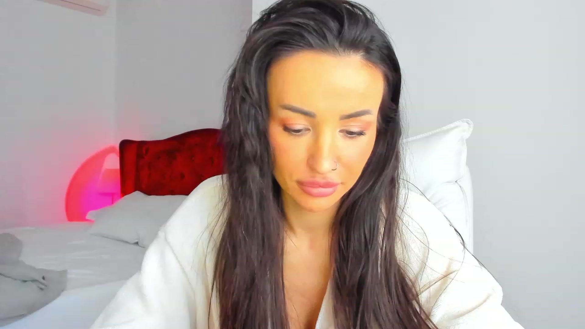 Gallery image thumbnail from AlyssiaKENT1's myfreecams stream on, 12/17/2023, 08:26 image 3 of 20