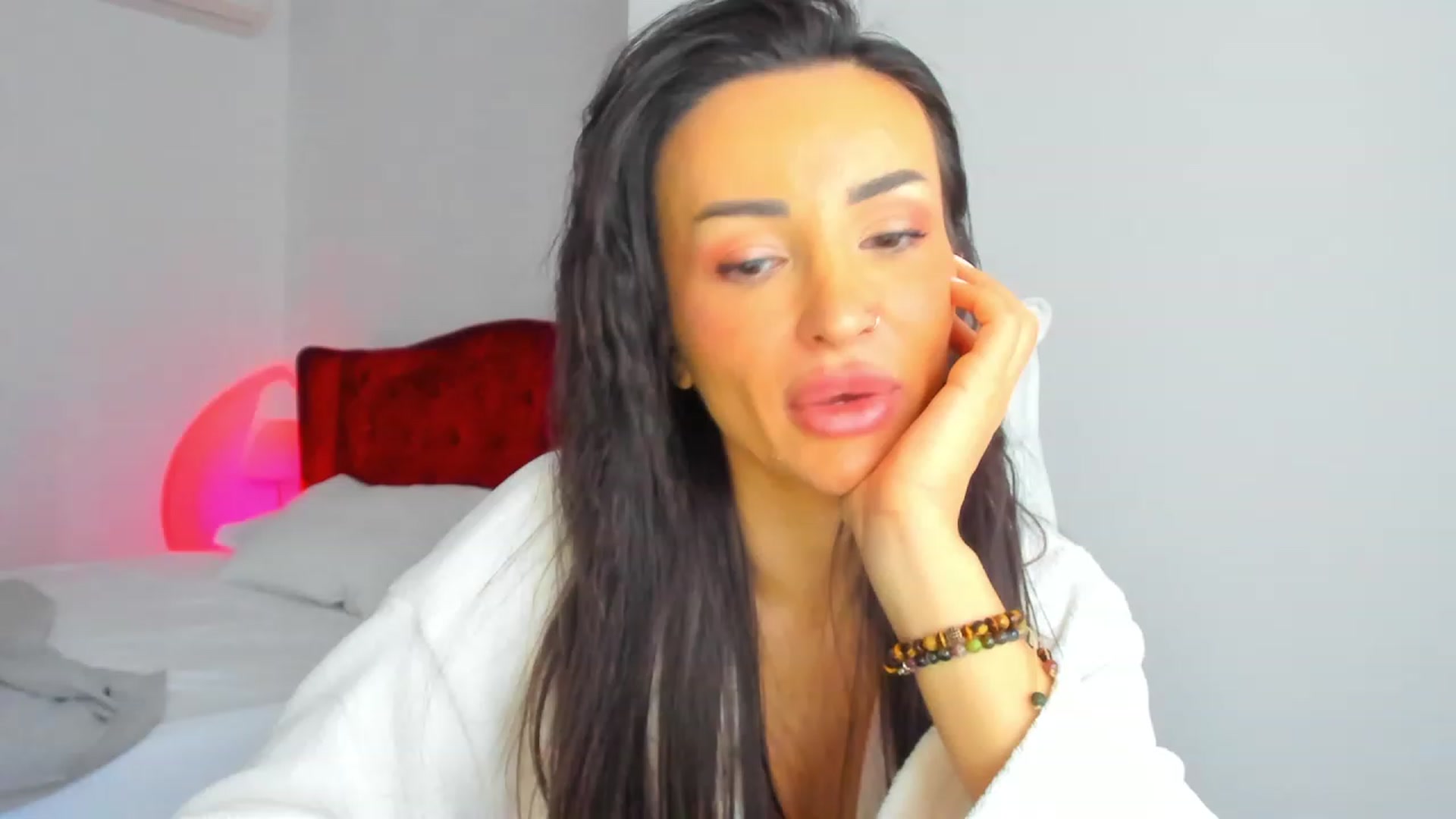 Gallery image thumbnail from AlyssiaKENT1's myfreecams stream on, 12/17/2023, 08:26 image 4 of 20