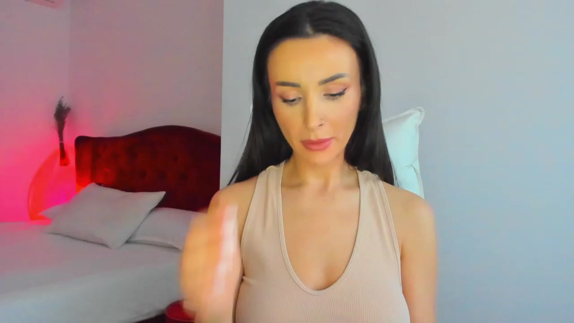 Gallery image thumbnail from AlyssiaKENT1's myfreecams stream on, 12/19/2023, 15:00 image 10 of 20