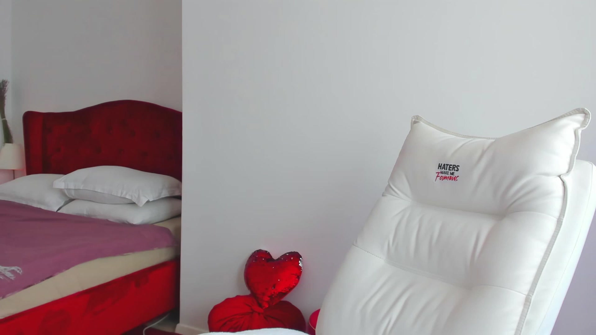 Gallery image thumbnail from AlyssiaKENT1's myfreecams stream on, 01/14/2024, 10:24 image 1 of 20