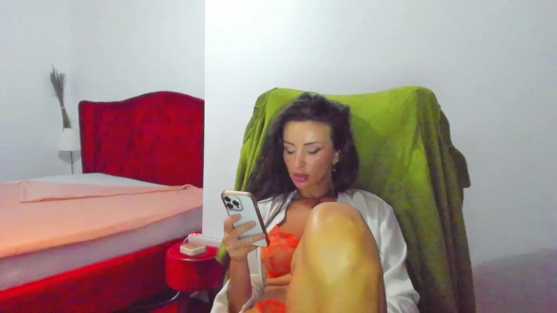 Gallery image thumbnail from AlyssiaKENT1's myfreecams stream on, 01/17/2024, 15:57 image 12 of 20
