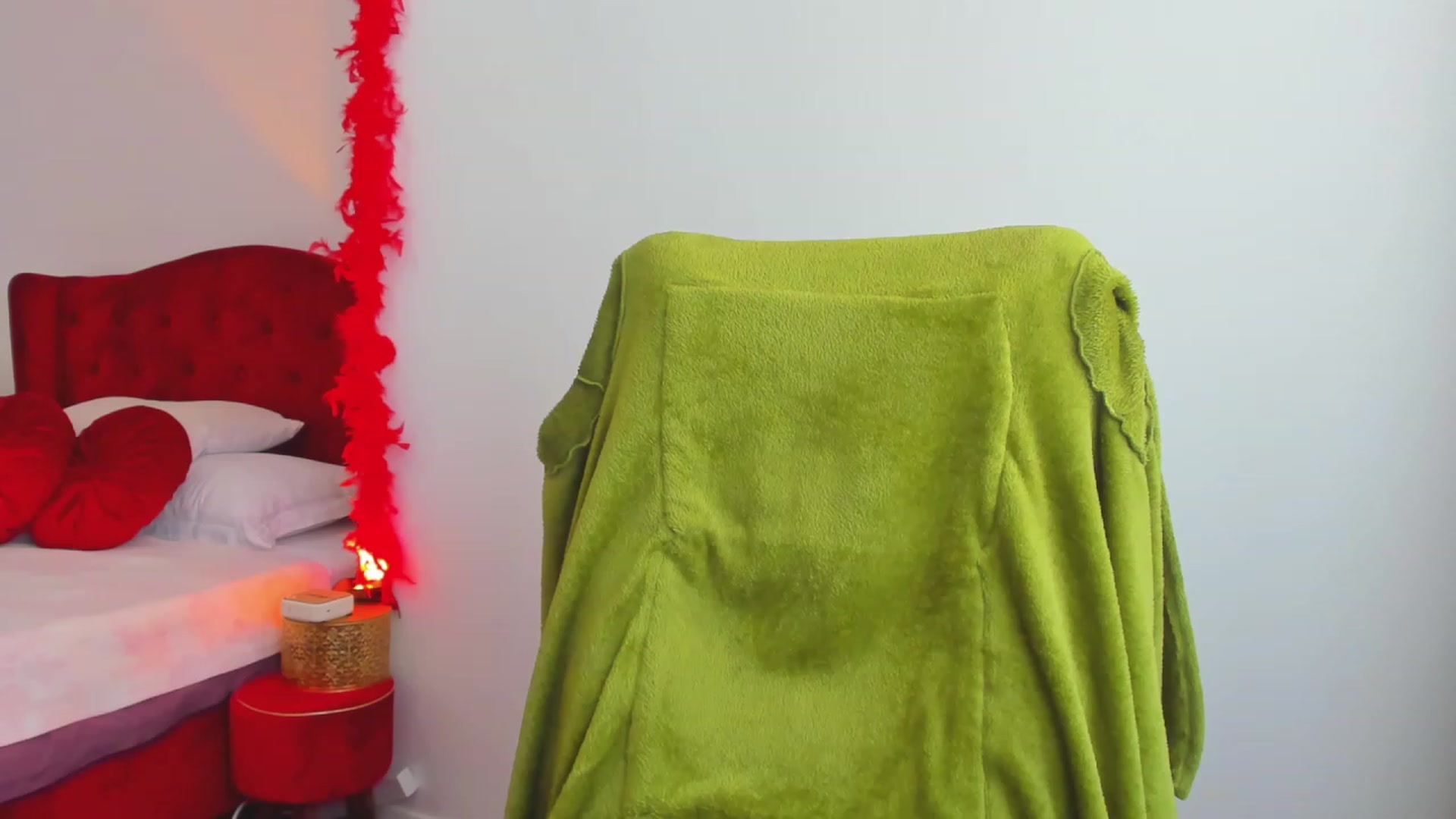 Gallery image thumbnail from AlyssiaKENT1's myfreecams stream on, 01/22/2024, 13:57 image 1 of 20