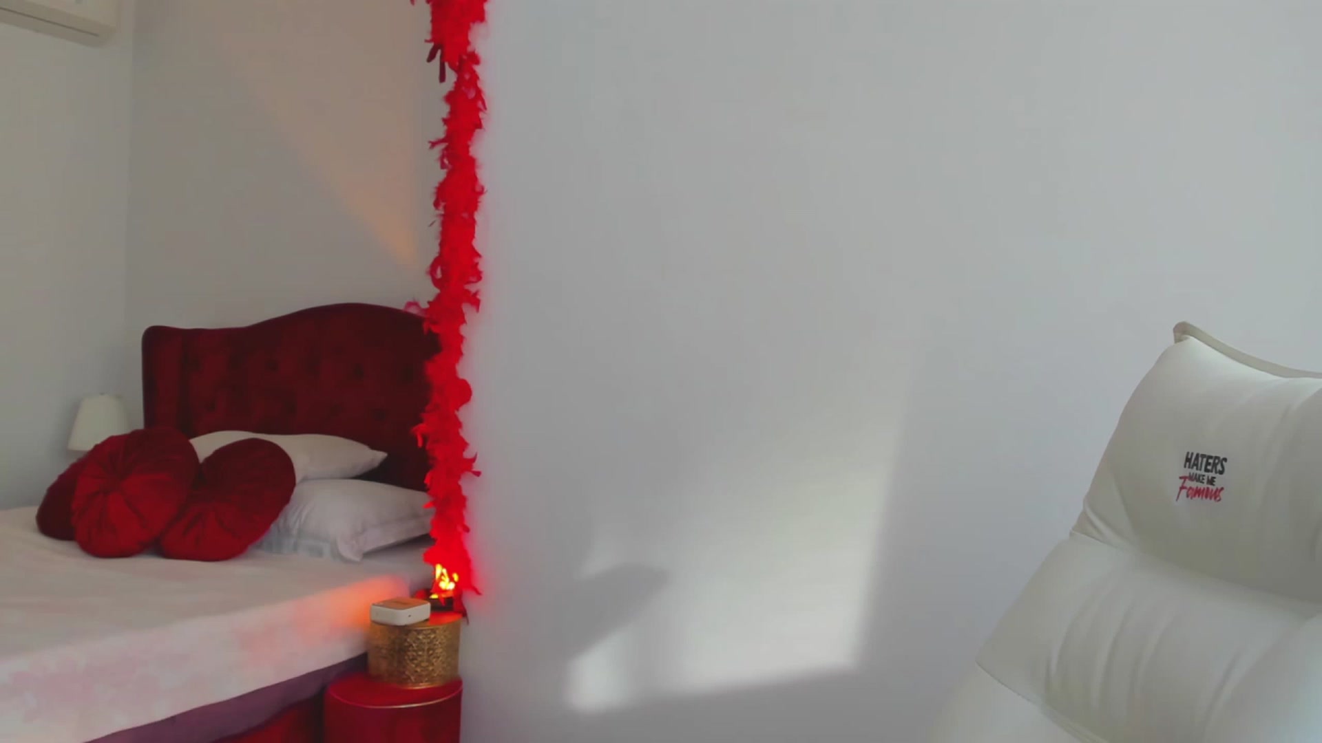 Gallery image thumbnail from AlyssiaKENT1's myfreecams stream on, 01/22/2024, 13:57 image 14 of 20