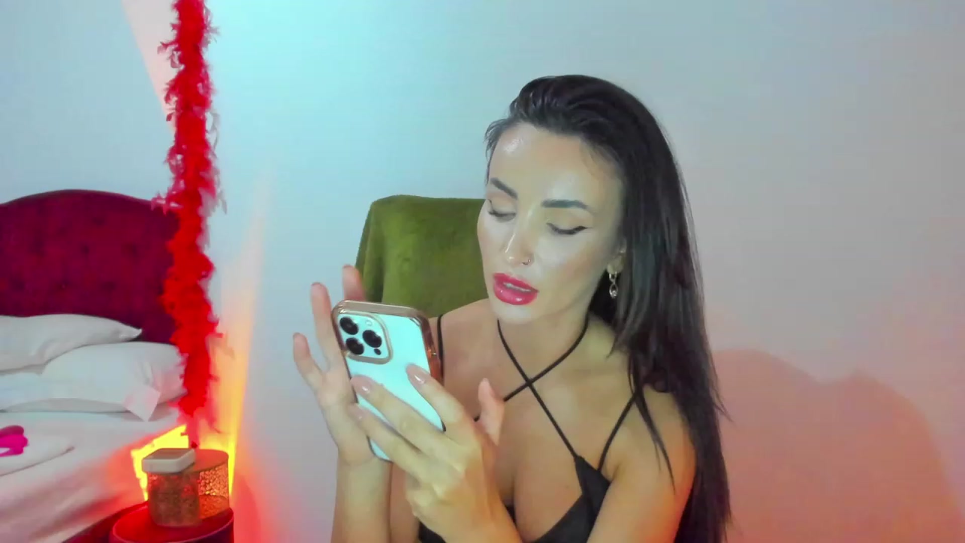 Gallery image thumbnail from AlyssiaKENT1's myfreecams stream on, 01/25/2024, 16:00 image 16 of 20