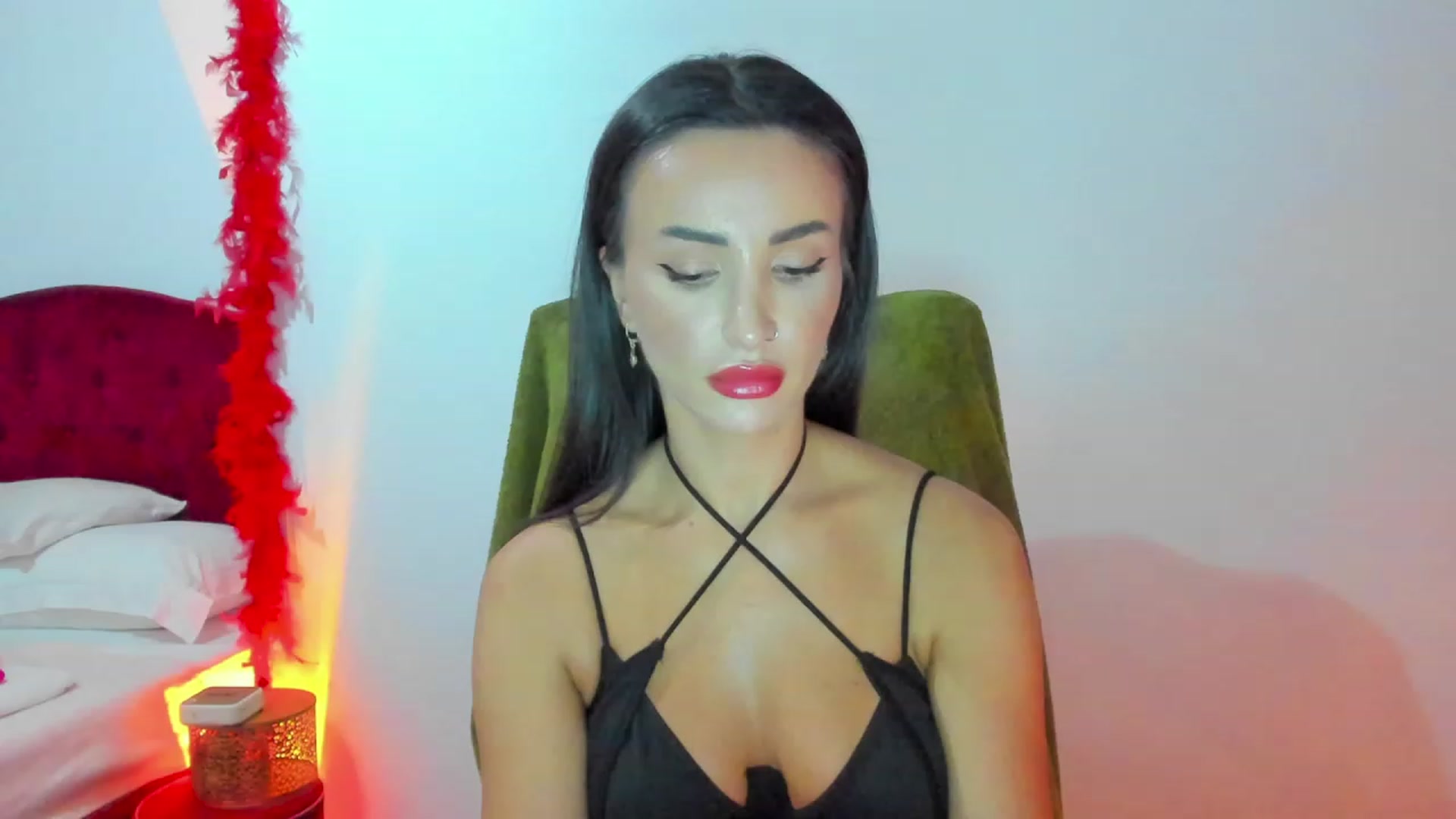 Gallery image thumbnail from AlyssiaKENT1's myfreecams stream on, 01/25/2024, 16:00 image 4 of 20