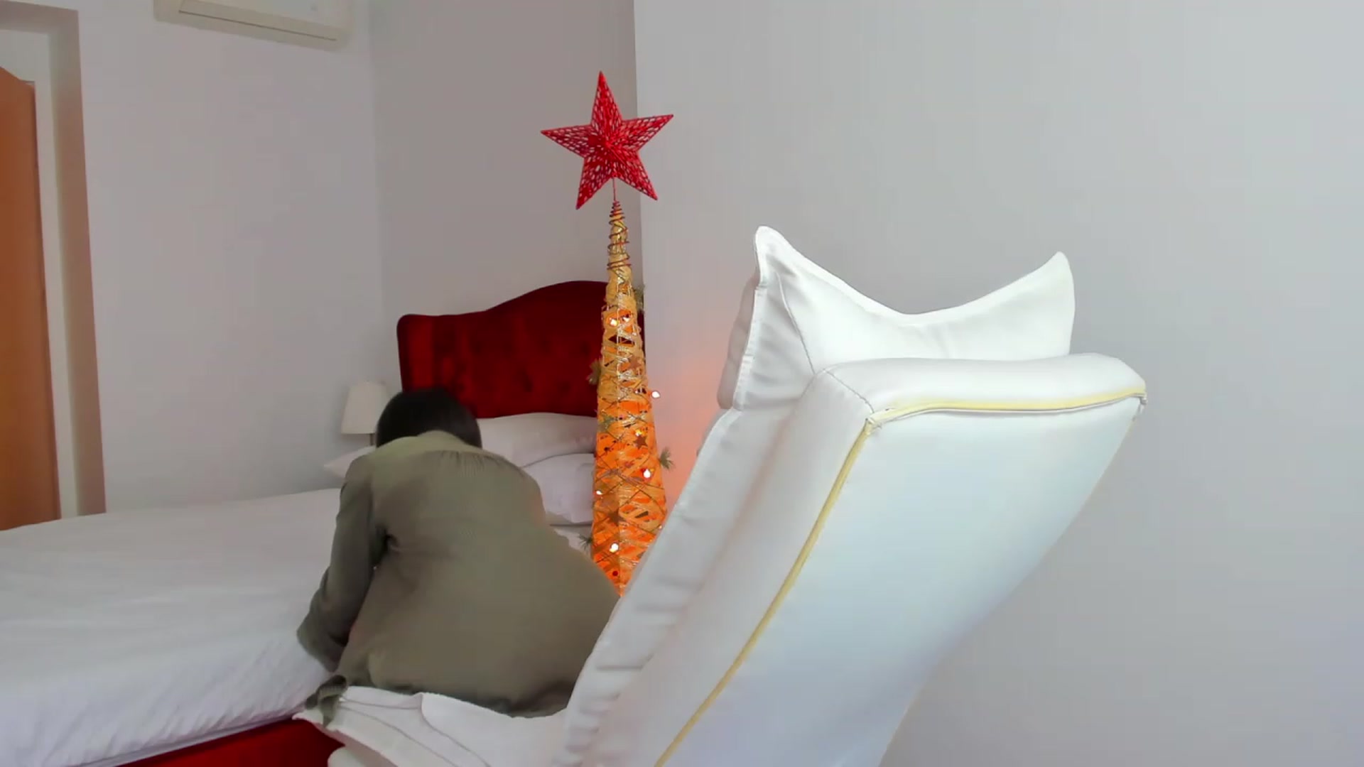 Gallery image thumbnail from AlyssiaKENT1's myfreecams stream on, 02/01/2024, 10:34 image 11 of 20