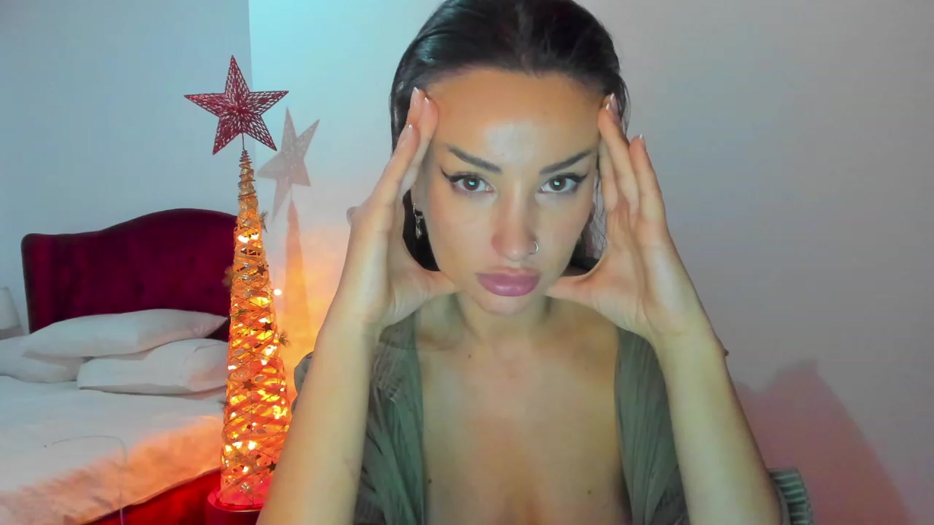 Gallery image thumbnail from AlyssiaKENT1's myfreecams stream on, 02/01/2024, 16:30 image 20 of 20