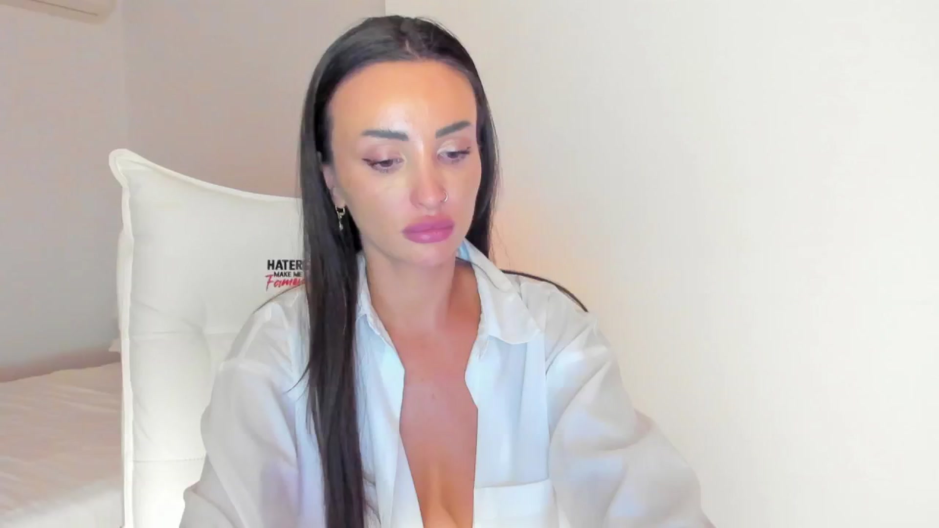 Gallery image thumbnail from AlyssiaKENT1's myfreecams stream on, 02/05/2024, 18:47 image 19 of 20