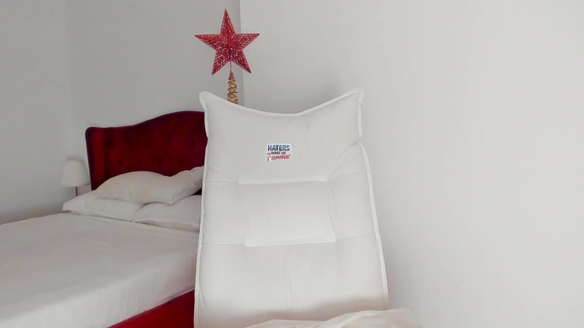 Gallery image thumbnail from AlyssiaKENT1's myfreecams stream on, 02/07/2024, 05:53 image 13 of 20