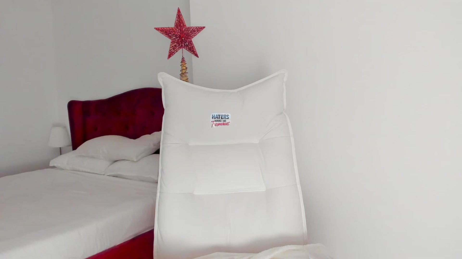Gallery image thumbnail from AlyssiaKENT1's myfreecams stream on, 02/07/2024, 05:53 image 16 of 20