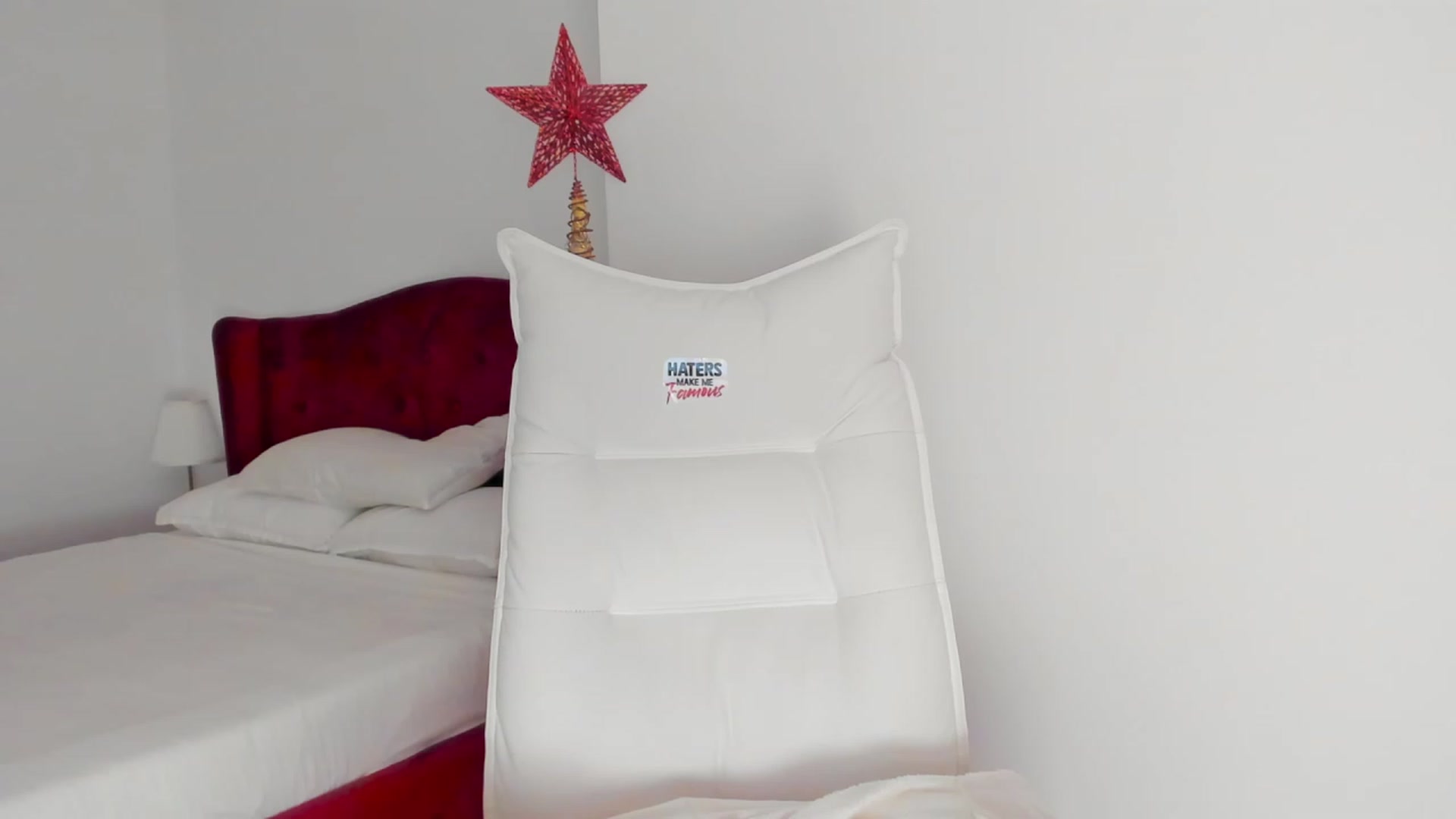 Gallery image thumbnail from AlyssiaKENT1's myfreecams stream on, 02/07/2024, 05:53 image 15 of 20
