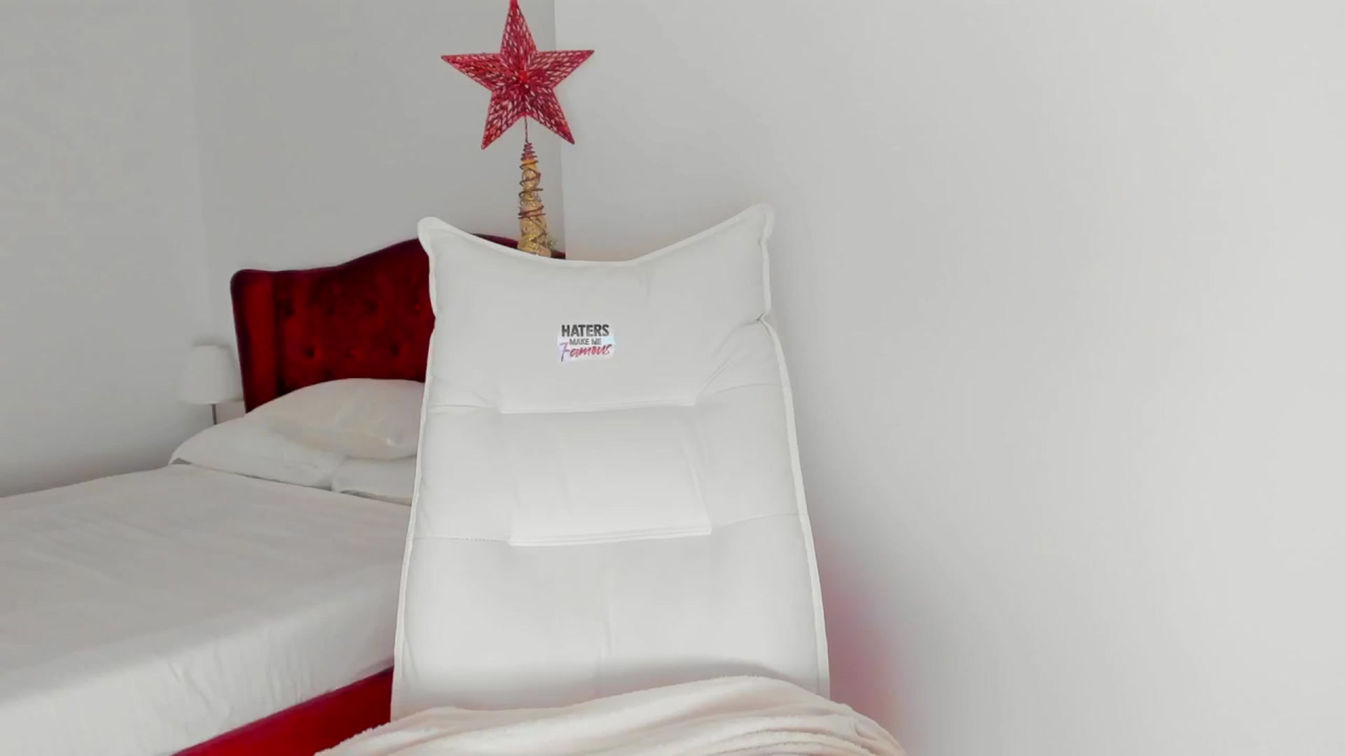 Gallery image thumbnail from AlyssiaKENT1's myfreecams stream on, 02/07/2024, 16:45 image 13 of 20