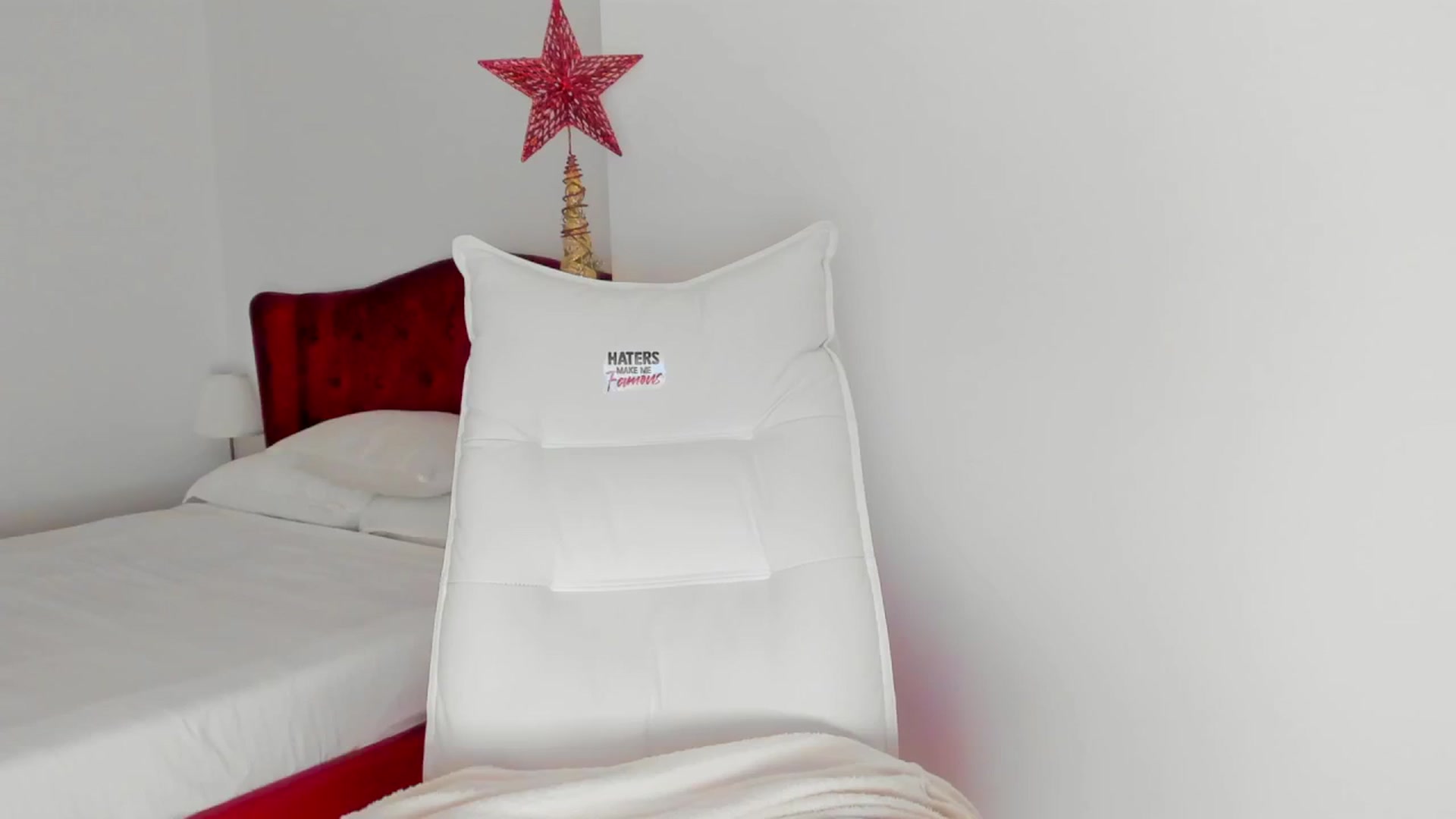 Gallery image thumbnail from AlyssiaKENT1's myfreecams stream on, 02/07/2024, 16:45 image 11 of 20