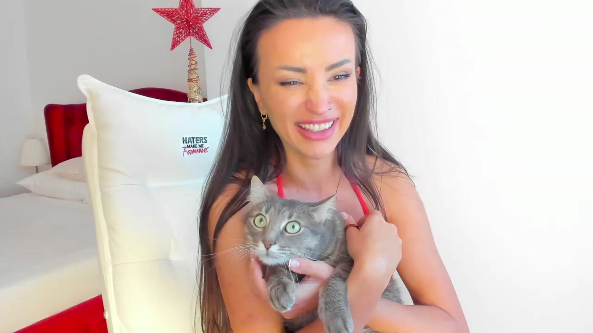 Gallery image thumbnail from AlyssiaKENT1's myfreecams stream on, 02/08/2024, 15:31 image 12 of 20