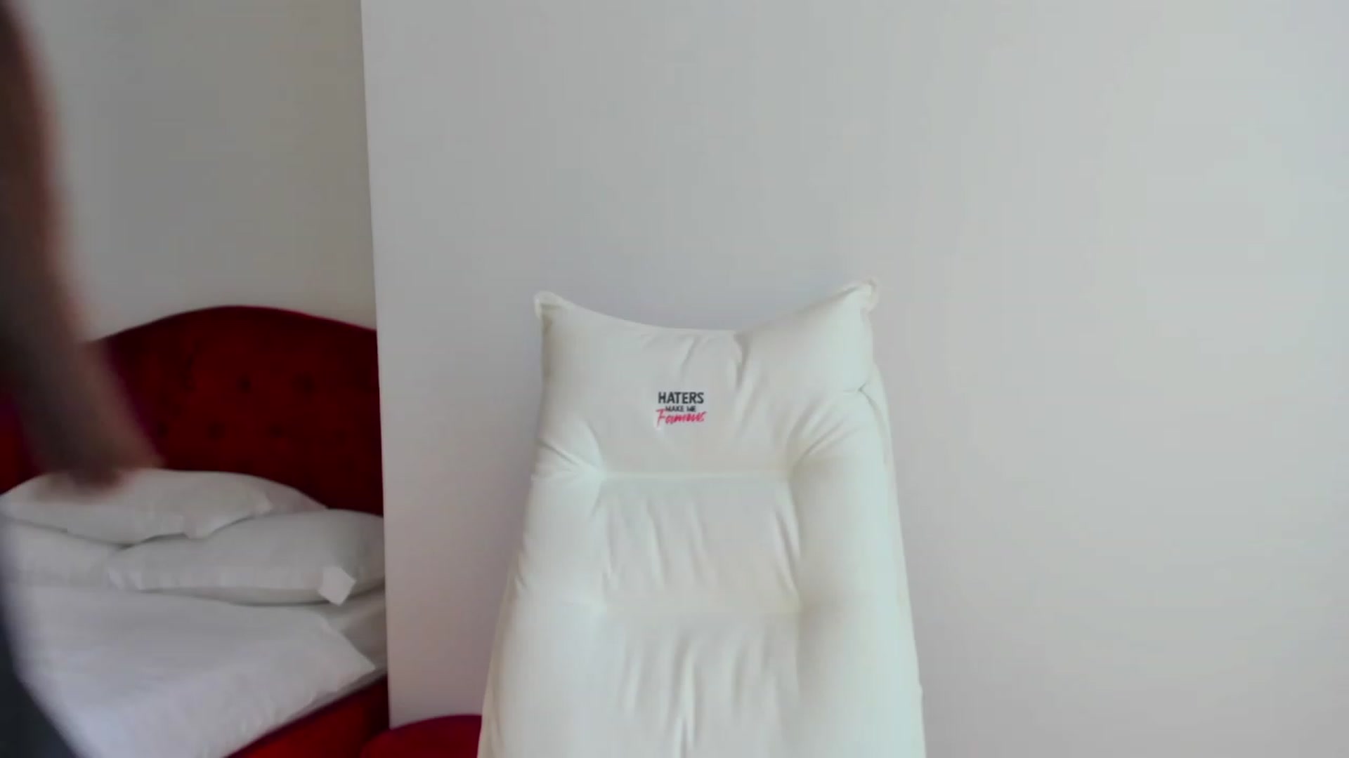 Gallery image thumbnail from AlyssiaKENT1's myfreecams stream on, 02/12/2024, 10:12 image 5 of 20