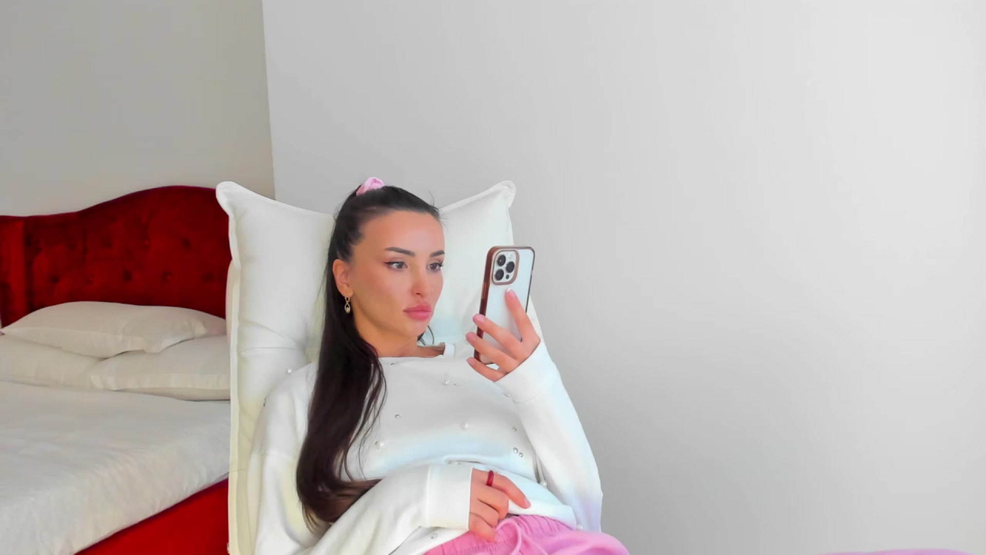 Gallery image thumbnail from AlyssiaKENT1's myfreecams stream on, 02/12/2024, 15:18 image 14 of 20