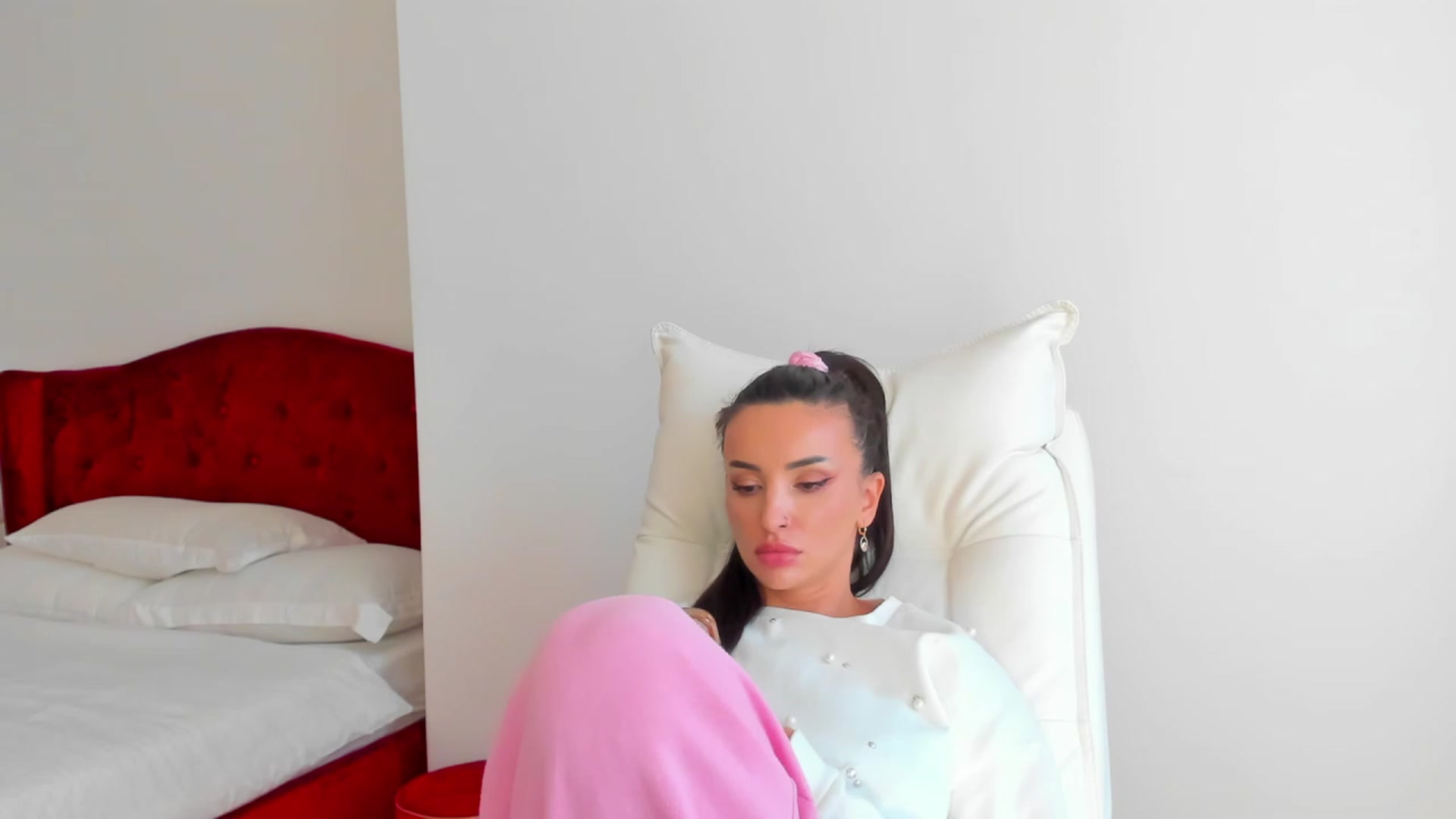 Gallery image thumbnail from AlyssiaKENT1's myfreecams stream on, 02/12/2024, 15:18 image 7 of 20