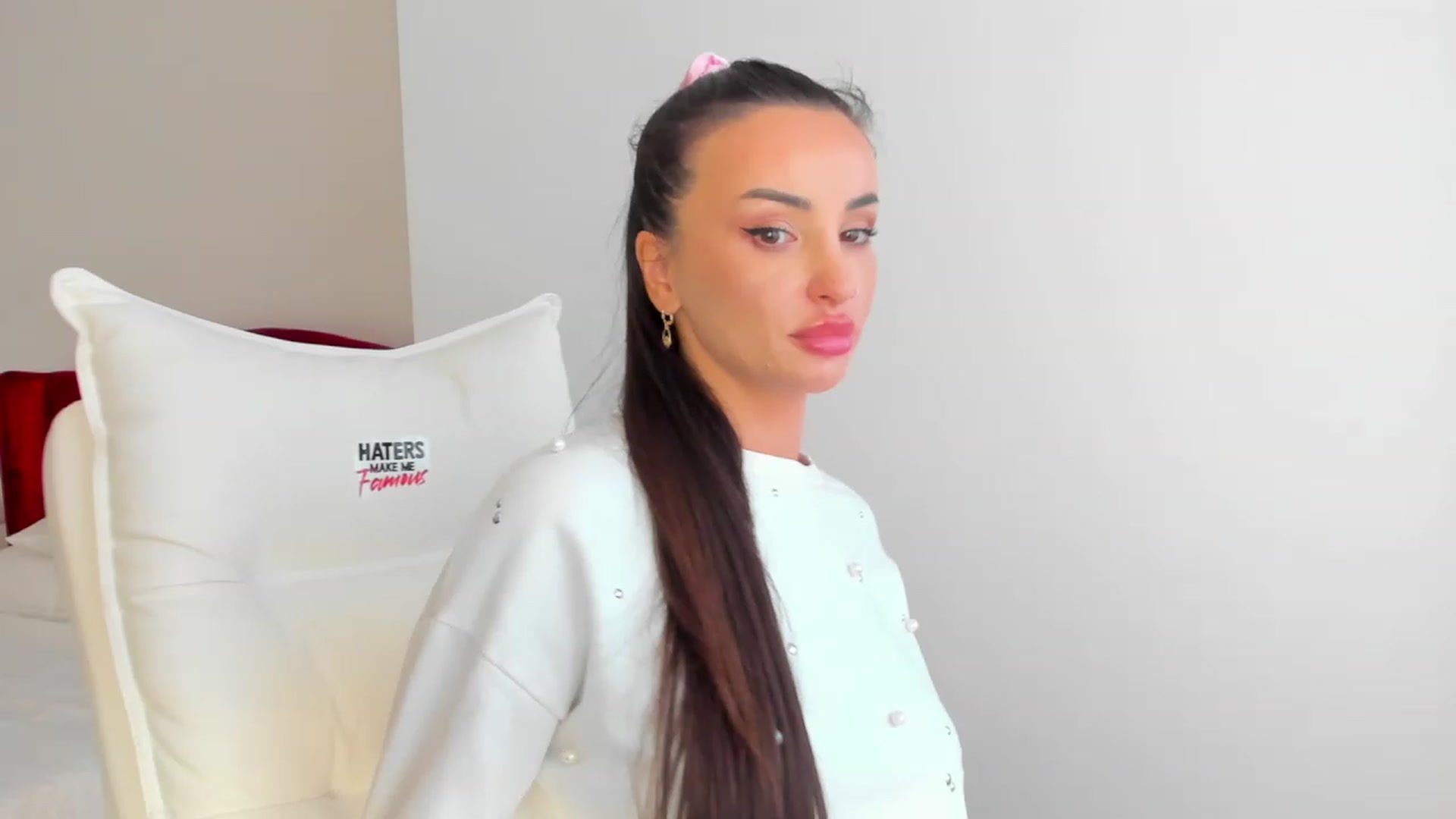 Gallery image thumbnail from AlyssiaKENT1's myfreecams stream on, 02/12/2024, 15:18 image 9 of 20