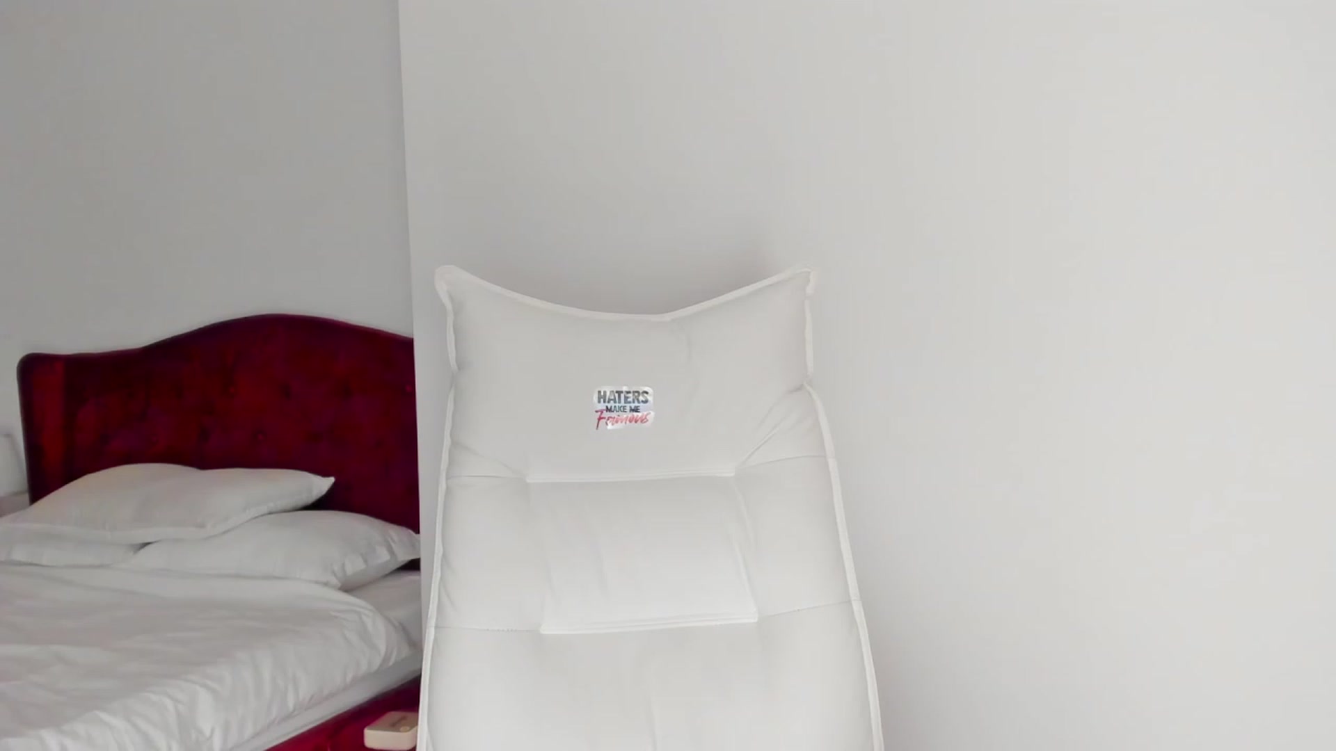 Gallery image thumbnail from AlyssiaKENT1's myfreecams stream on, 02/15/2024, 15:58 image 7 of 20