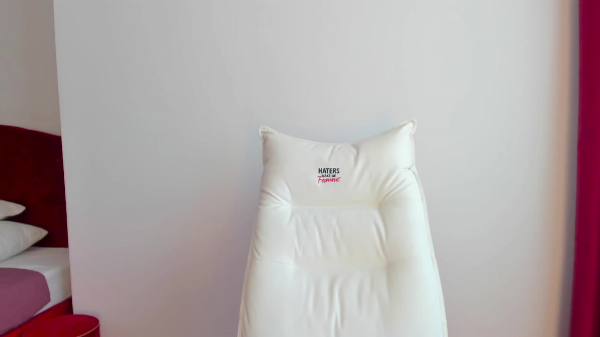 Gallery image thumbnail from AlyssiaKENT1's myfreecams stream on, 02/20/2024, 13:38 image 8 of 20