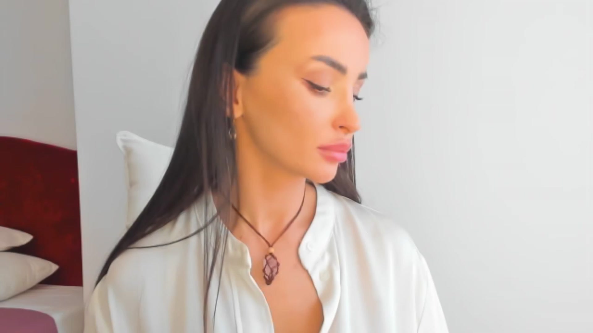 Gallery image thumbnail from AlyssiaKENT1's myfreecams stream on, 02/20/2024, 15:53 image 8 of 20