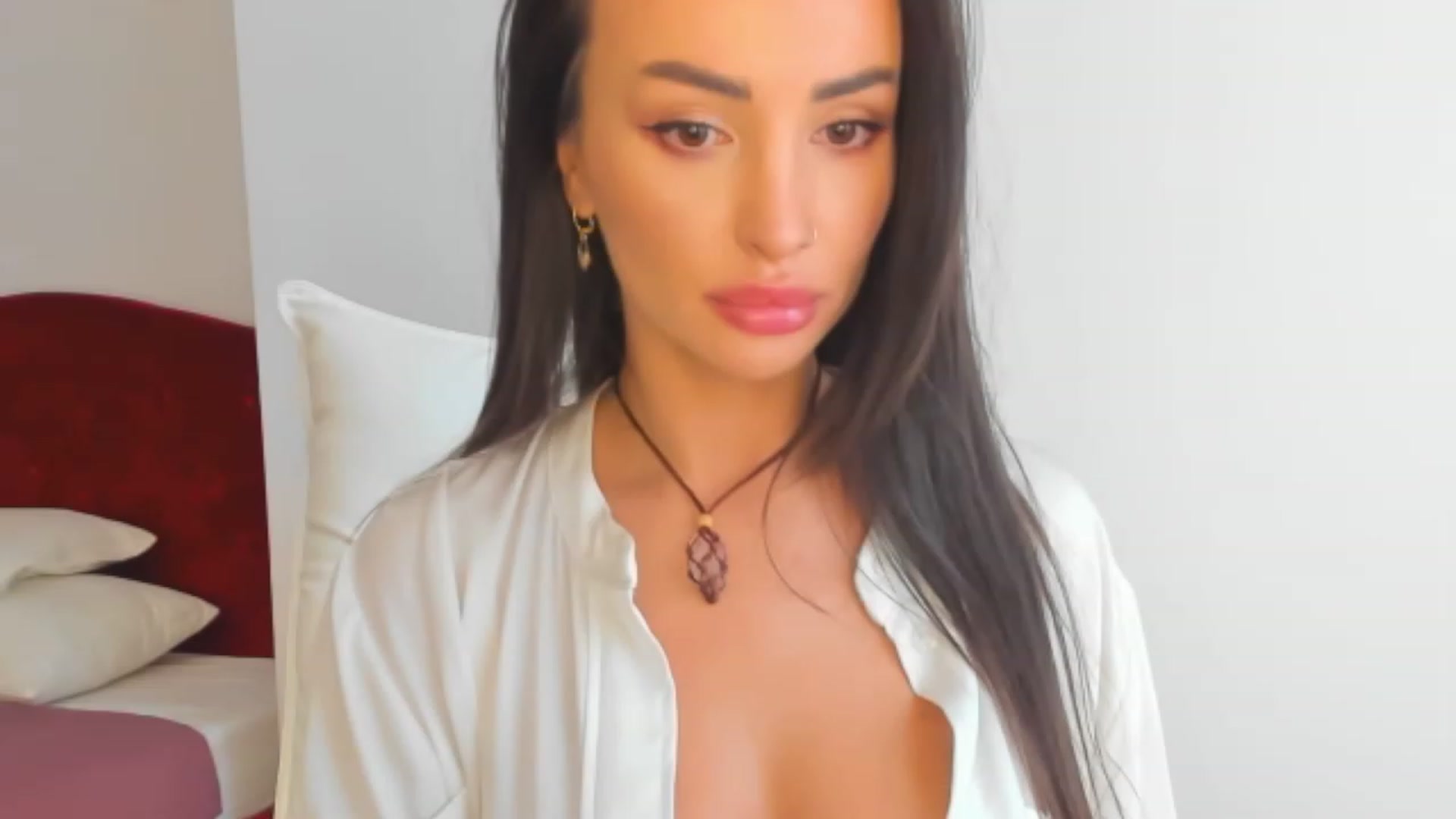 Gallery image thumbnail from AlyssiaKENT1's myfreecams stream on, 02/20/2024, 15:53 image 2 of 20