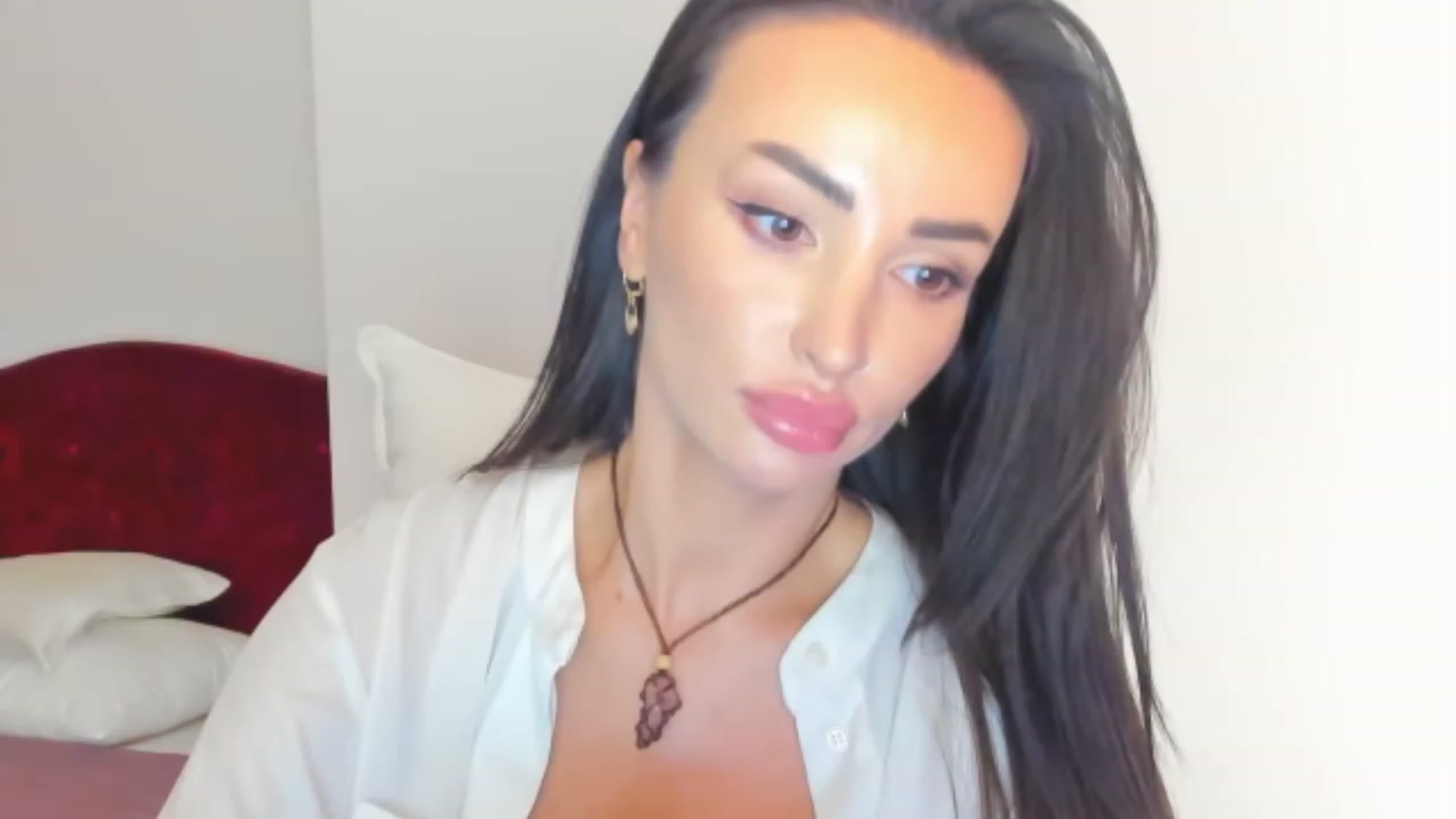 Gallery image thumbnail from AlyssiaKENT1's myfreecams stream on, 02/20/2024, 16:46 image 1 of 20