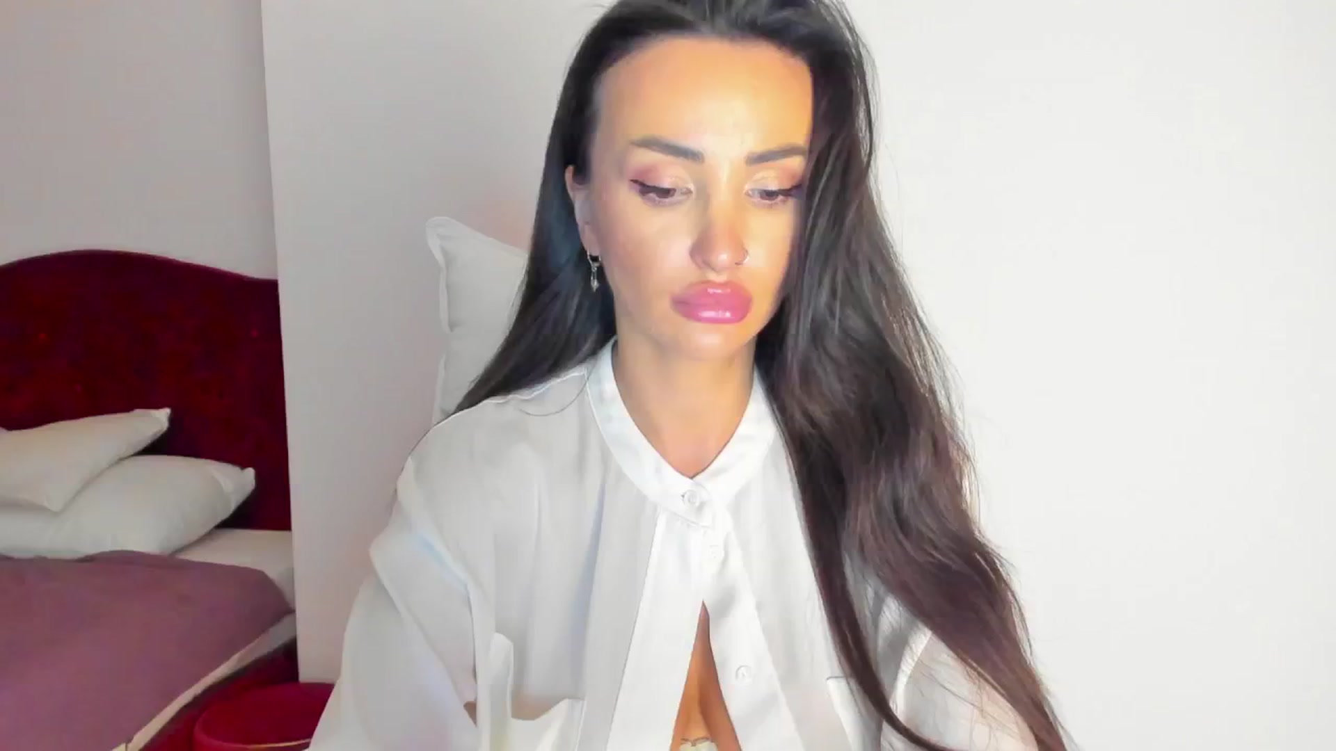 Gallery image thumbnail from AlyssiaKENT1's myfreecams stream on, 02/21/2024, 17:03 image 19 of 20