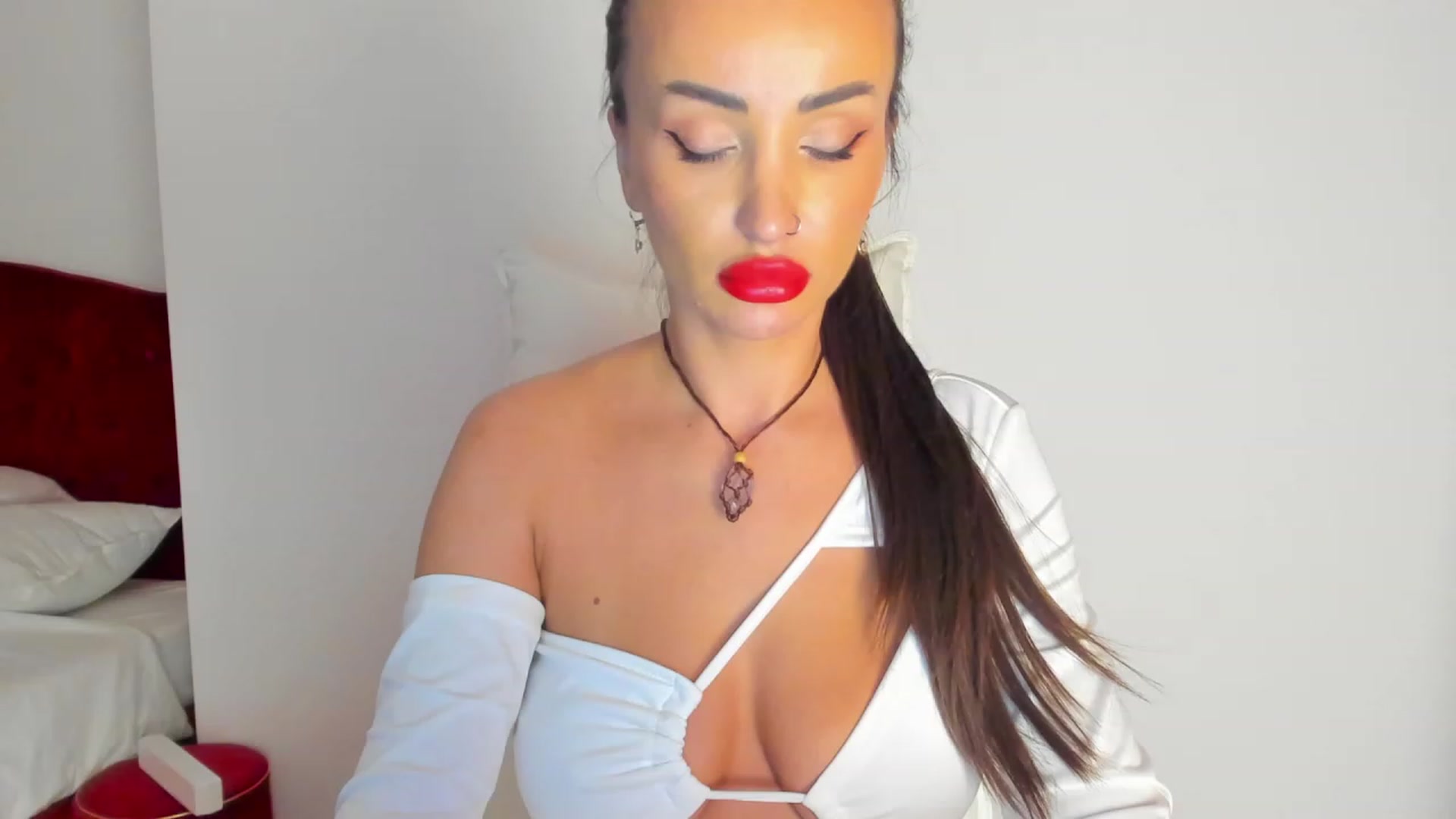 Gallery image thumbnail from AlyssiaKENT1's myfreecams stream on, 02/27/2024, 19:06 image 16 of 20