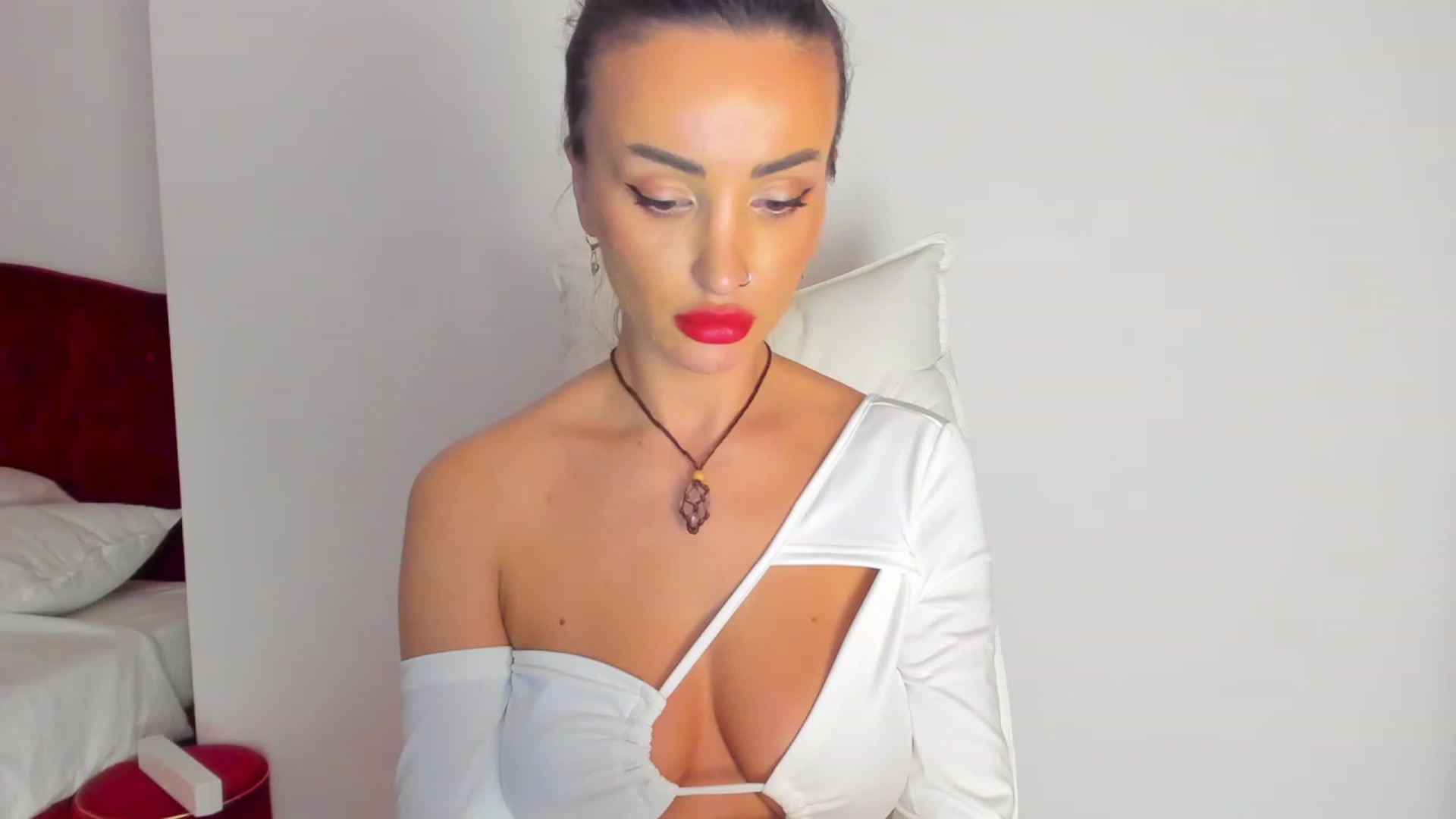 Gallery image thumbnail from AlyssiaKENT1's myfreecams stream on, 02/27/2024, 19:06 image 19 of 20