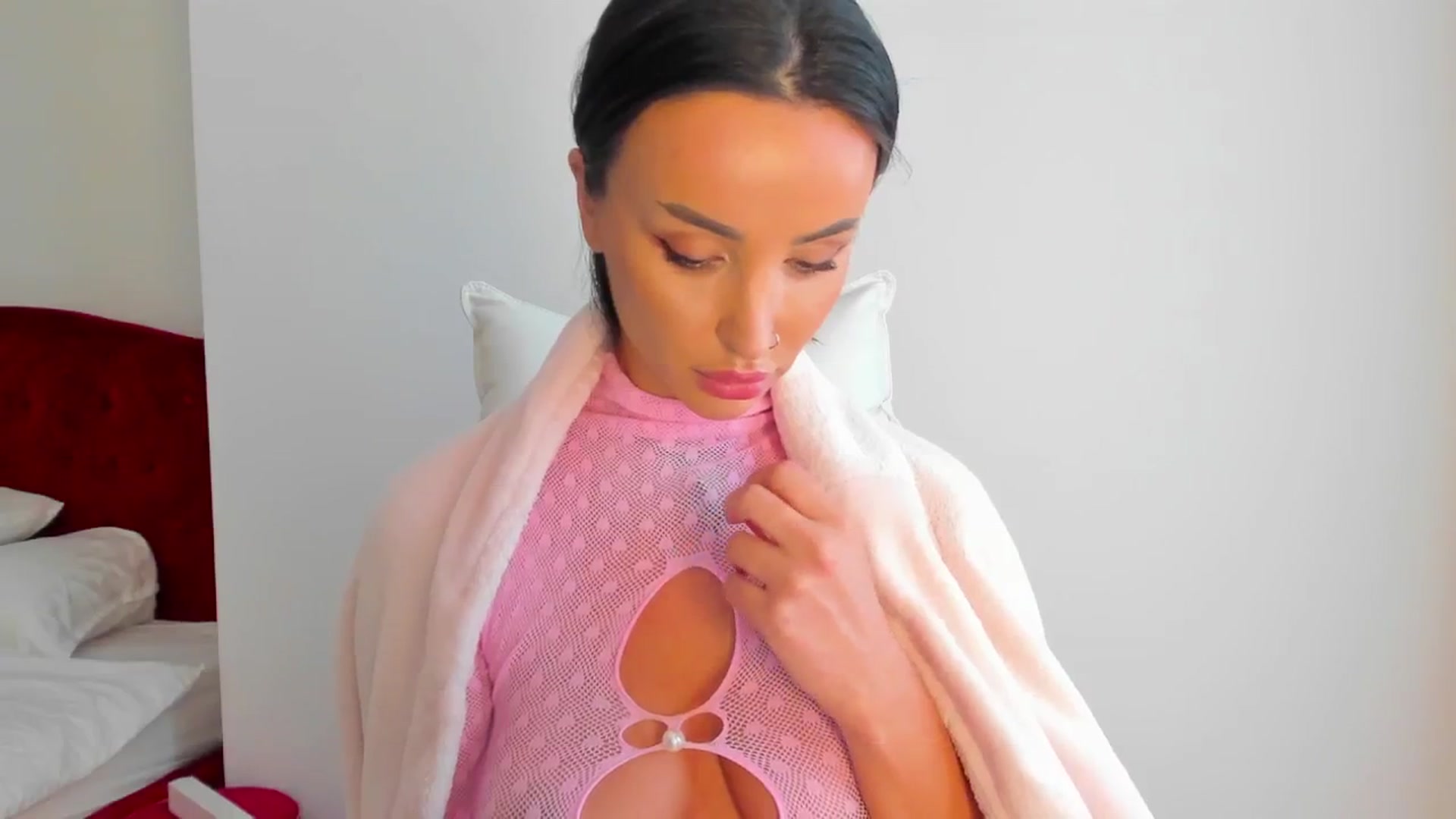 Gallery image thumbnail from AlyssiaKENT1's myfreecams stream on, 03/01/2024, 11:55 image 13 of 20