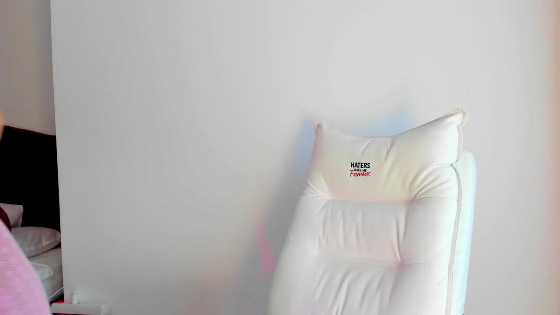 Gallery image thumbnail from AlyssiaKENT1's myfreecams stream on, 03/05/2024, 07:53 image 3 of 20