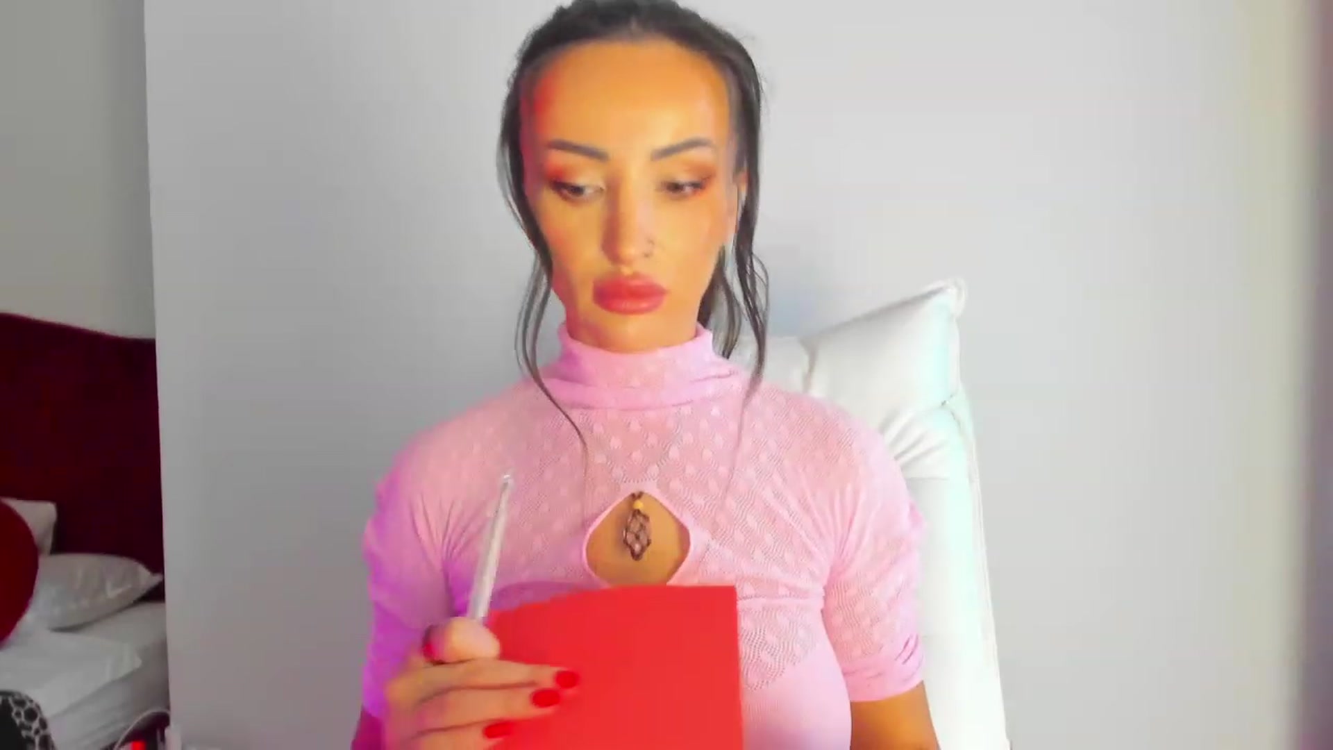 Gallery image thumbnail from AlyssiaKENT1's myfreecams stream on, 03/05/2024, 07:53 image 10 of 20