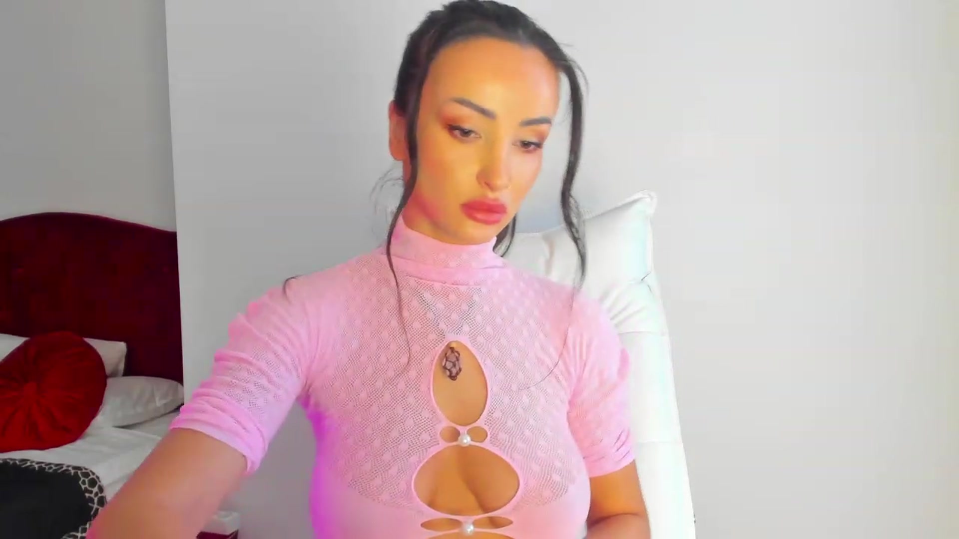 Gallery image thumbnail from AlyssiaKENT1's myfreecams stream on, 03/05/2024, 07:53 image 8 of 20