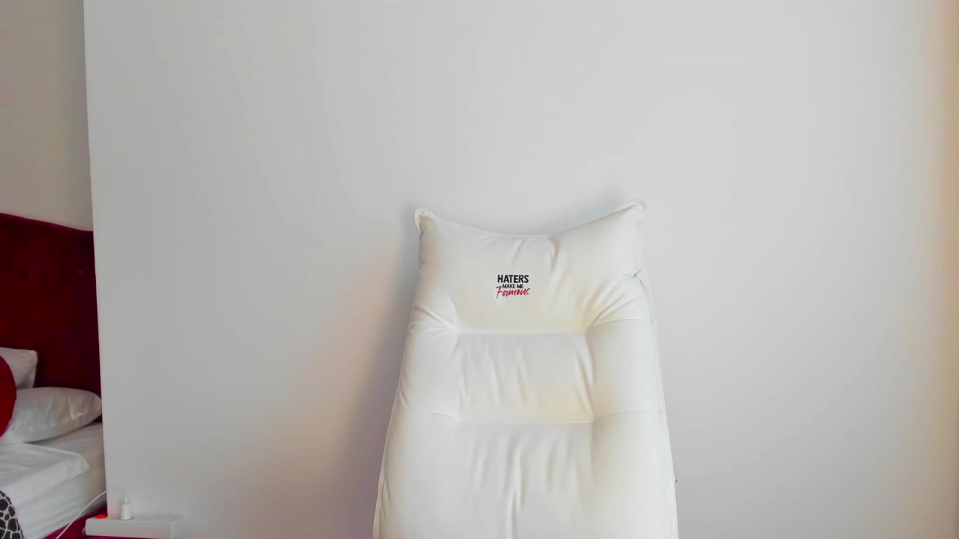 Gallery image thumbnail from AlyssiaKENT1's myfreecams stream on, 03/05/2024, 07:53 image 2 of 20