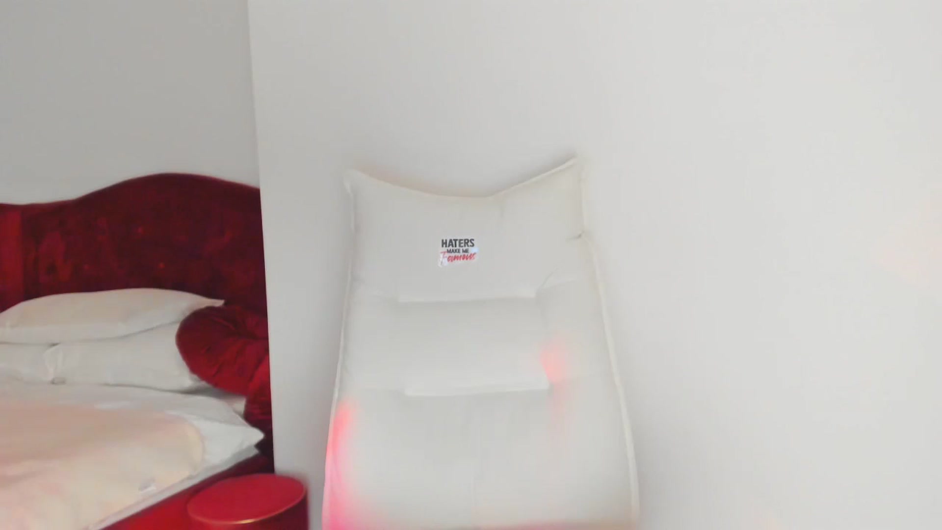 Gallery image thumbnail from AlyssiaKENT1's myfreecams stream on, 03/10/2024, 17:31 image 8 of 20