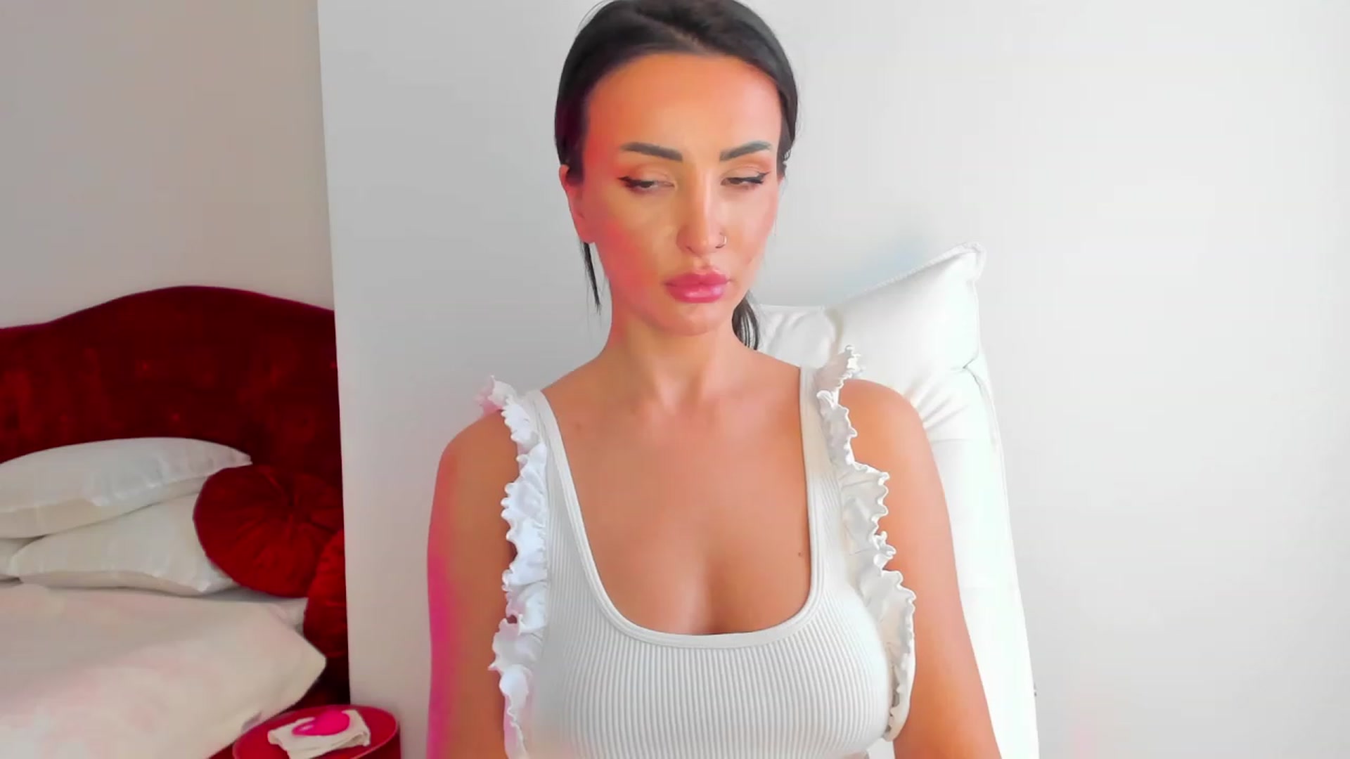 Gallery image thumbnail from AlyssiaKENT1's myfreecams stream on, 03/11/2024, 14:43 image 14 of 20
